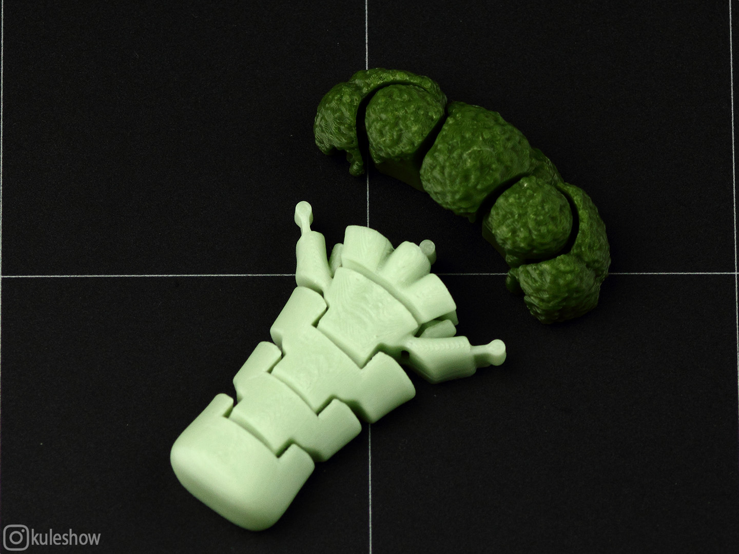 Miniatura 5 do modelo 3D Flexible Broccoli keychain
