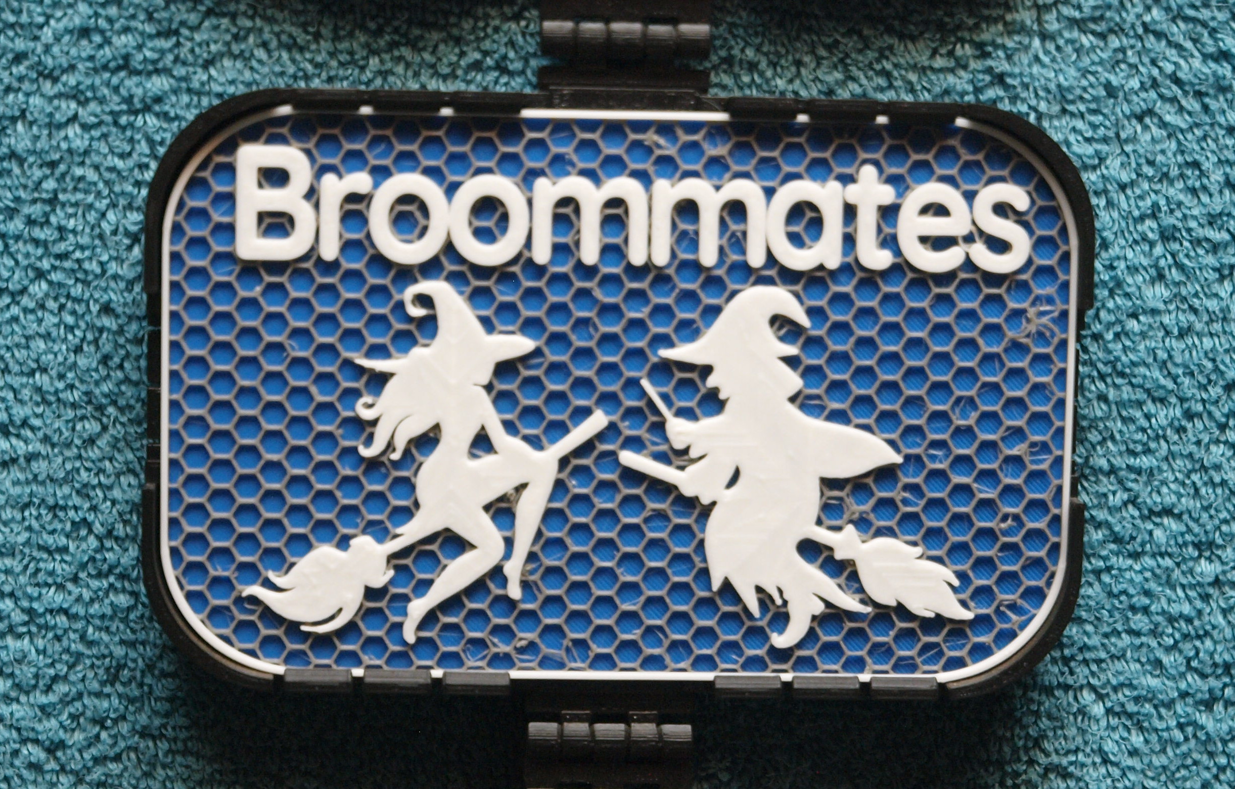 Broommates sign