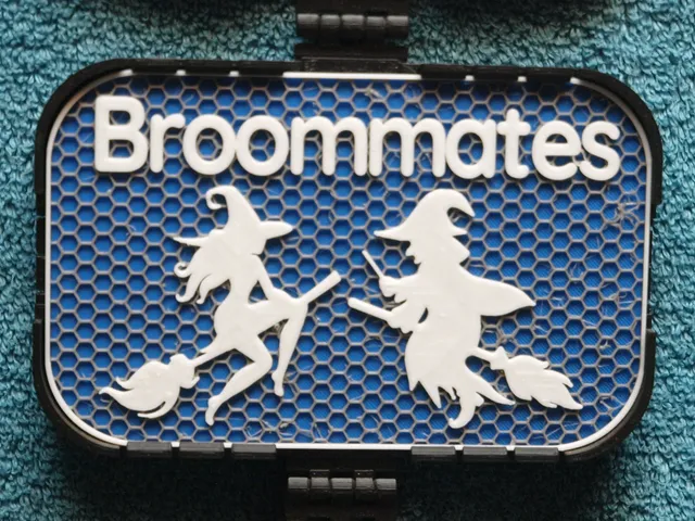 Broommates sign