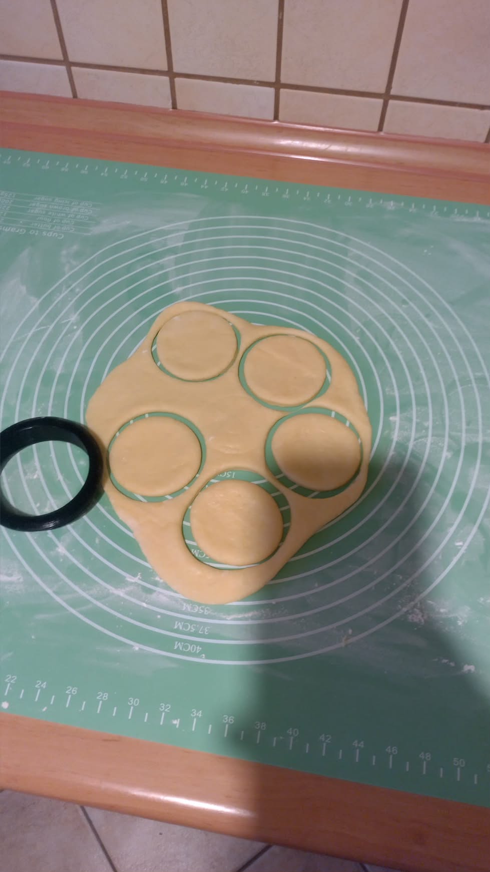 Donut cutter