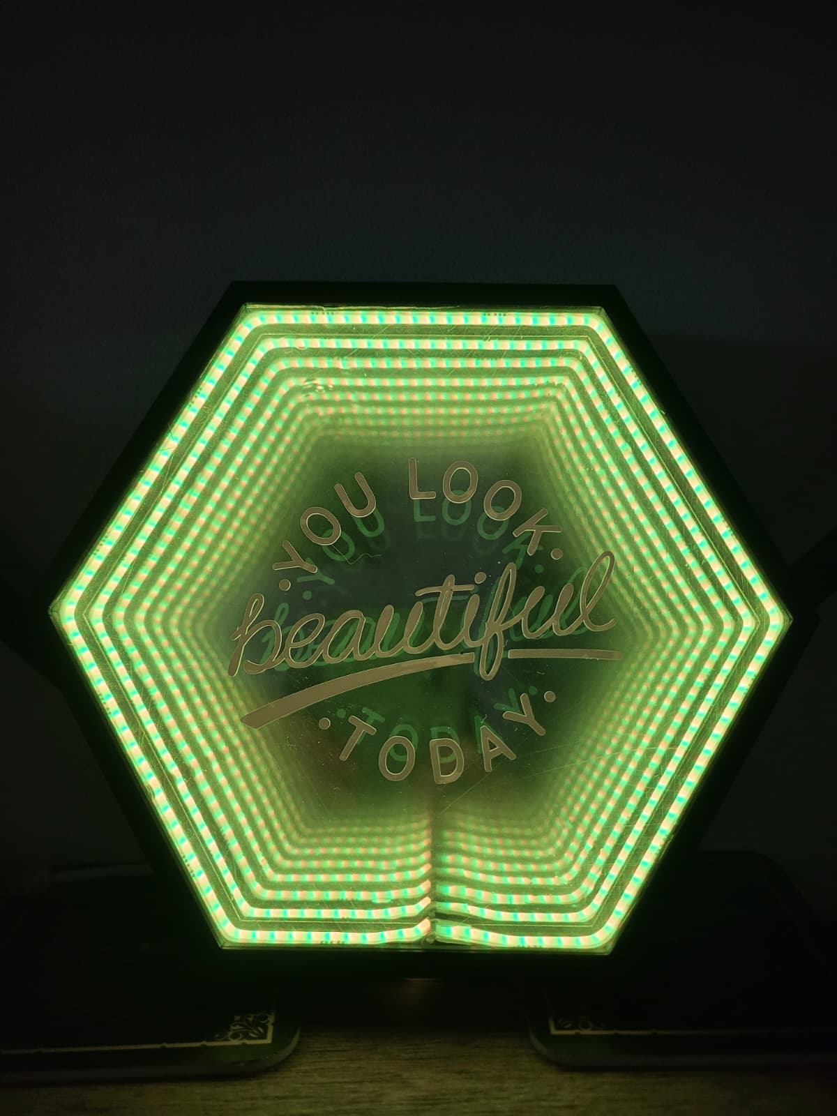 Hexagon Infinity Mirror – Unendlichkeit Spiegel Sechseck