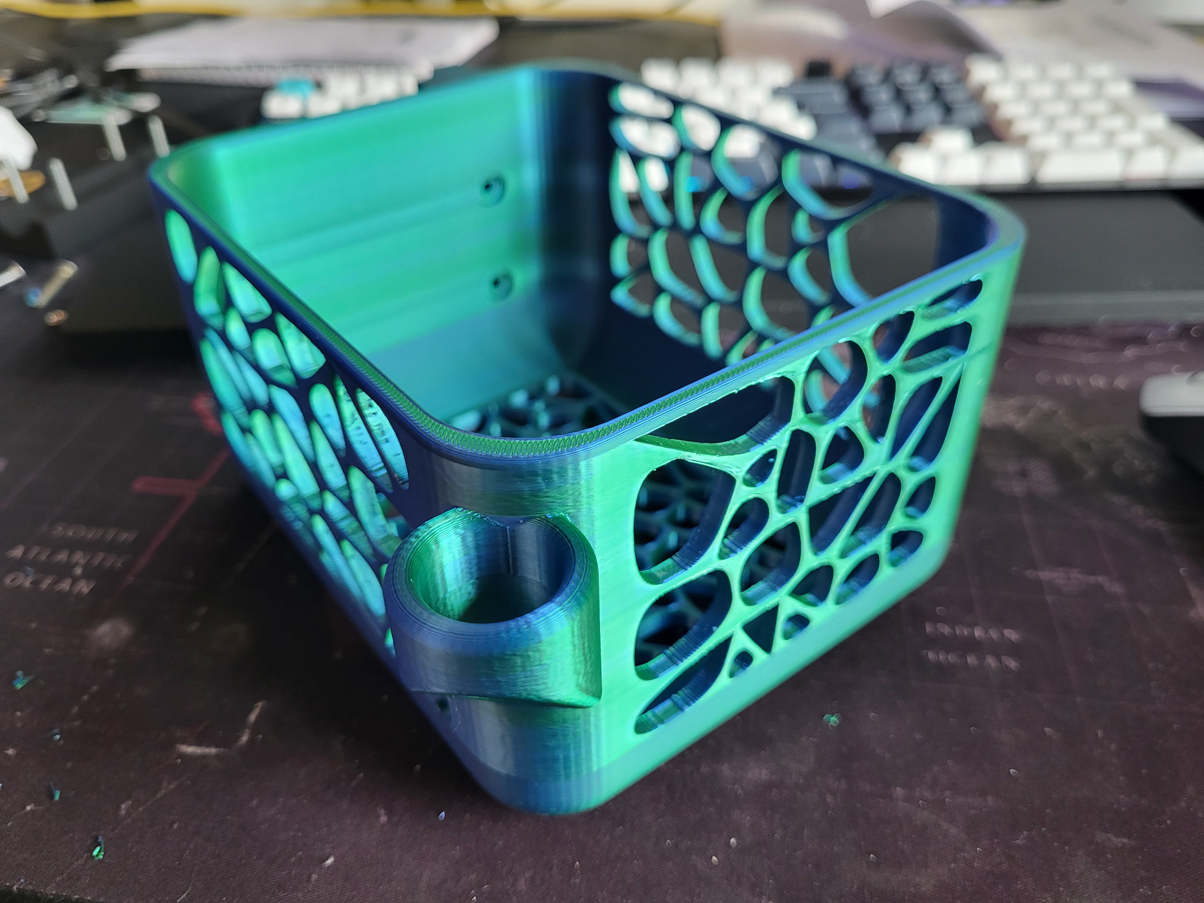 Voronoi Shower basket