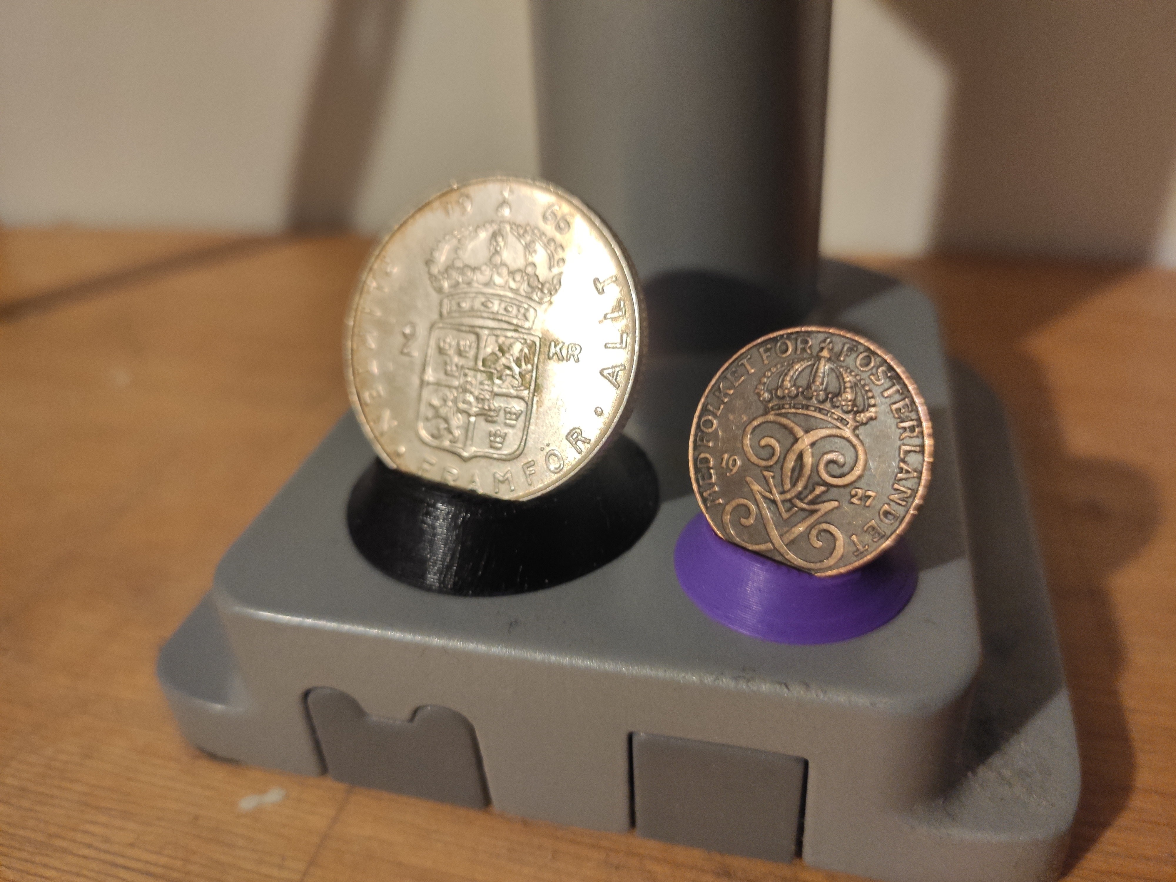 Coin Display Stand, scalable
