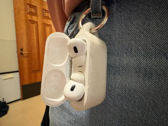 Airpod Pro Gen 2 Case w/ Carabiner Attachment