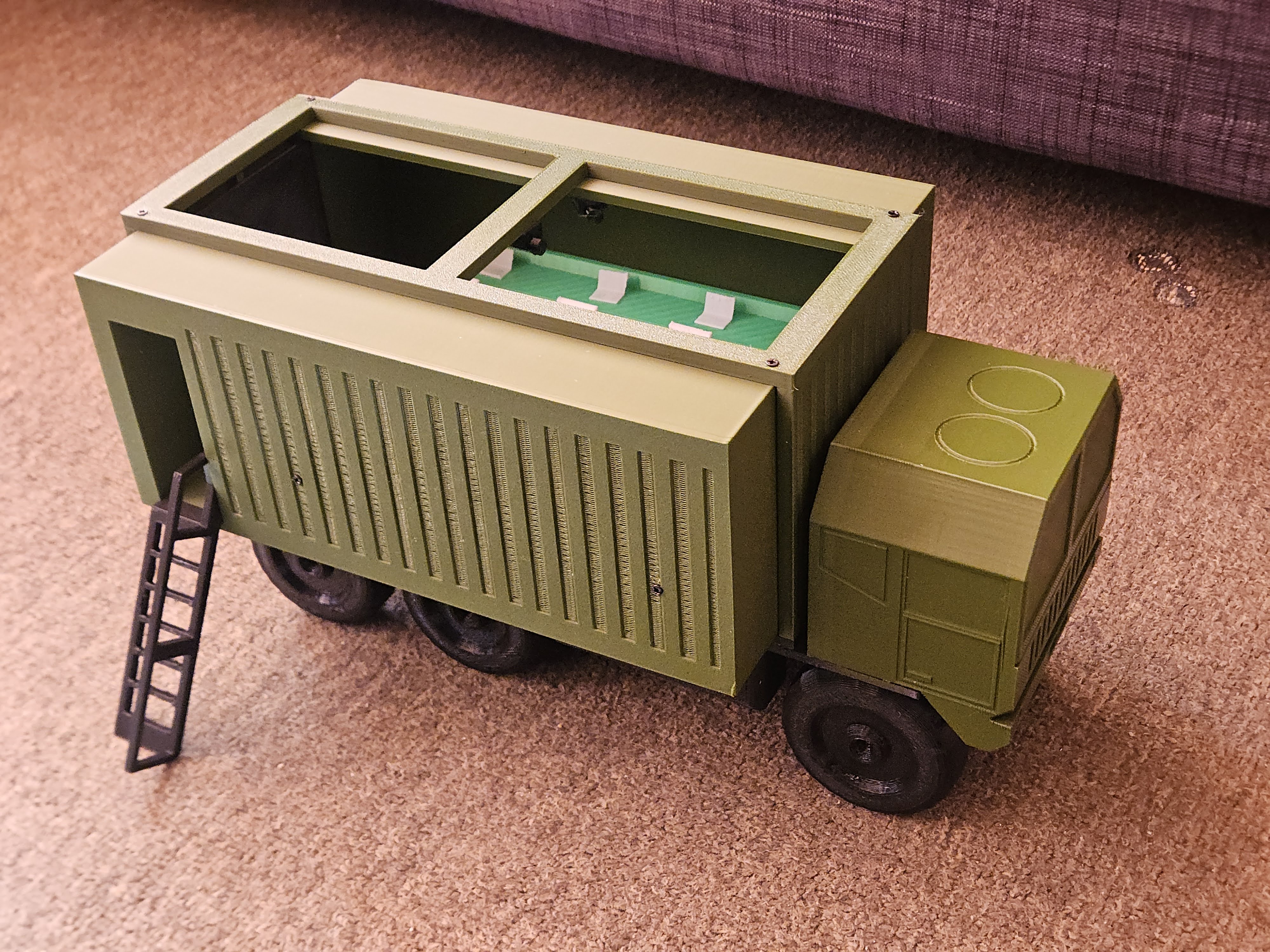 Heavy Tactical Truck with Multimedia Container ISO 20 — miniatura 12