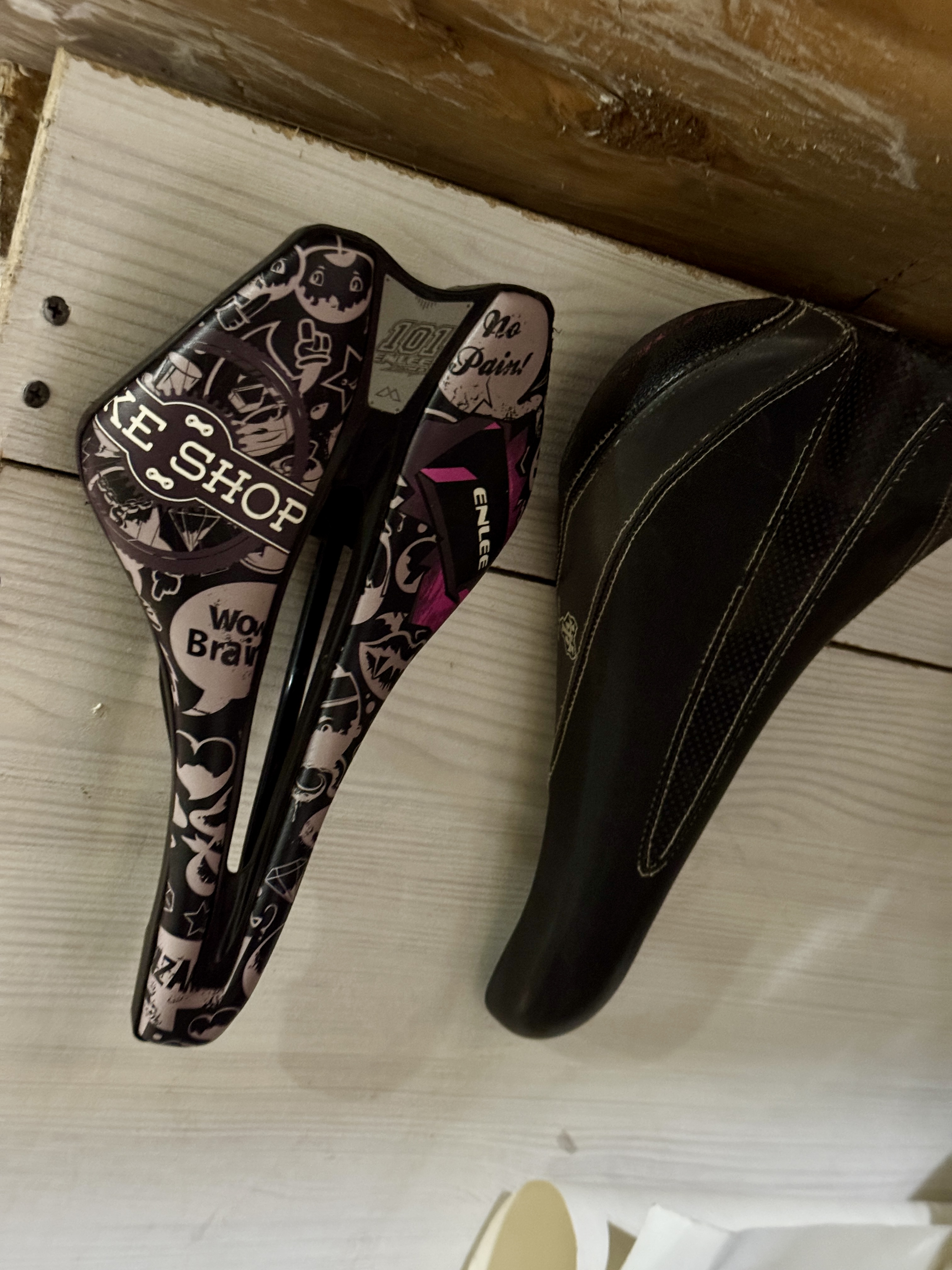 Bicycle saddle wall mount