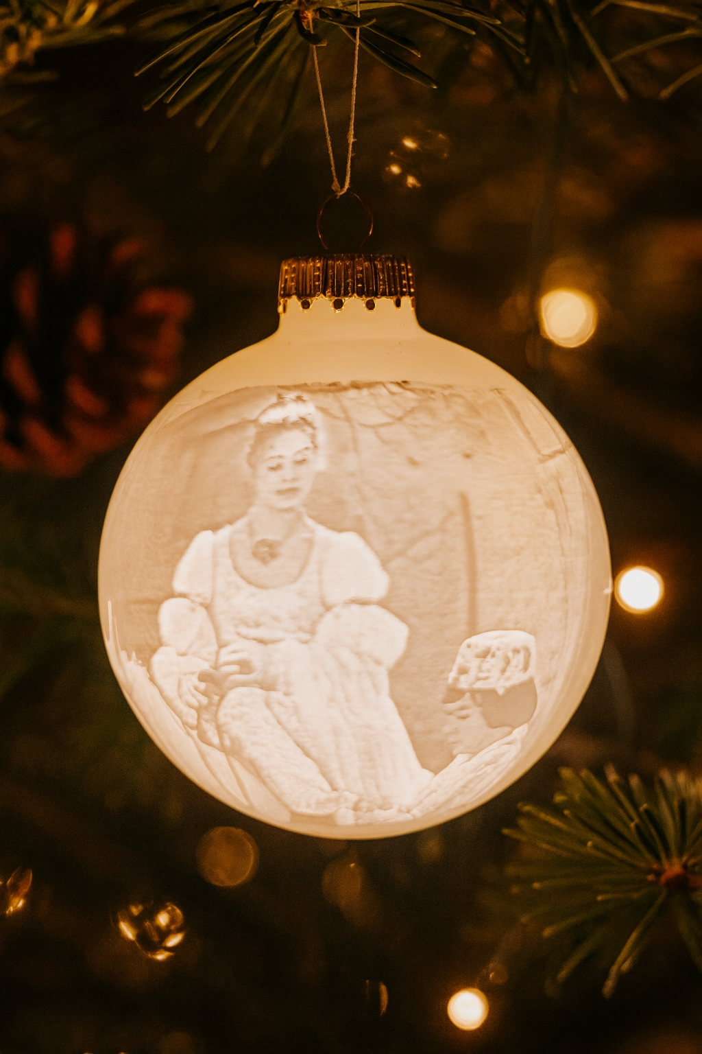 Led light, Christmas Xmas ball, globe lithophane 3 Haselnüsse Aschenbrödel