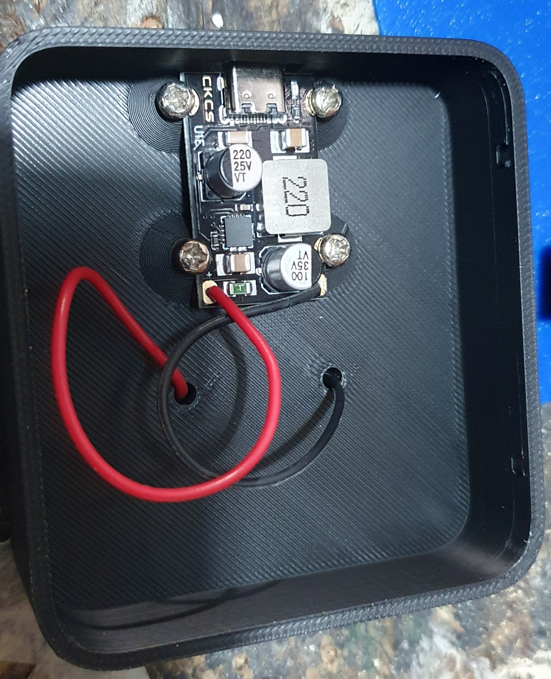 Ozito PXC USB-C charger adaptor