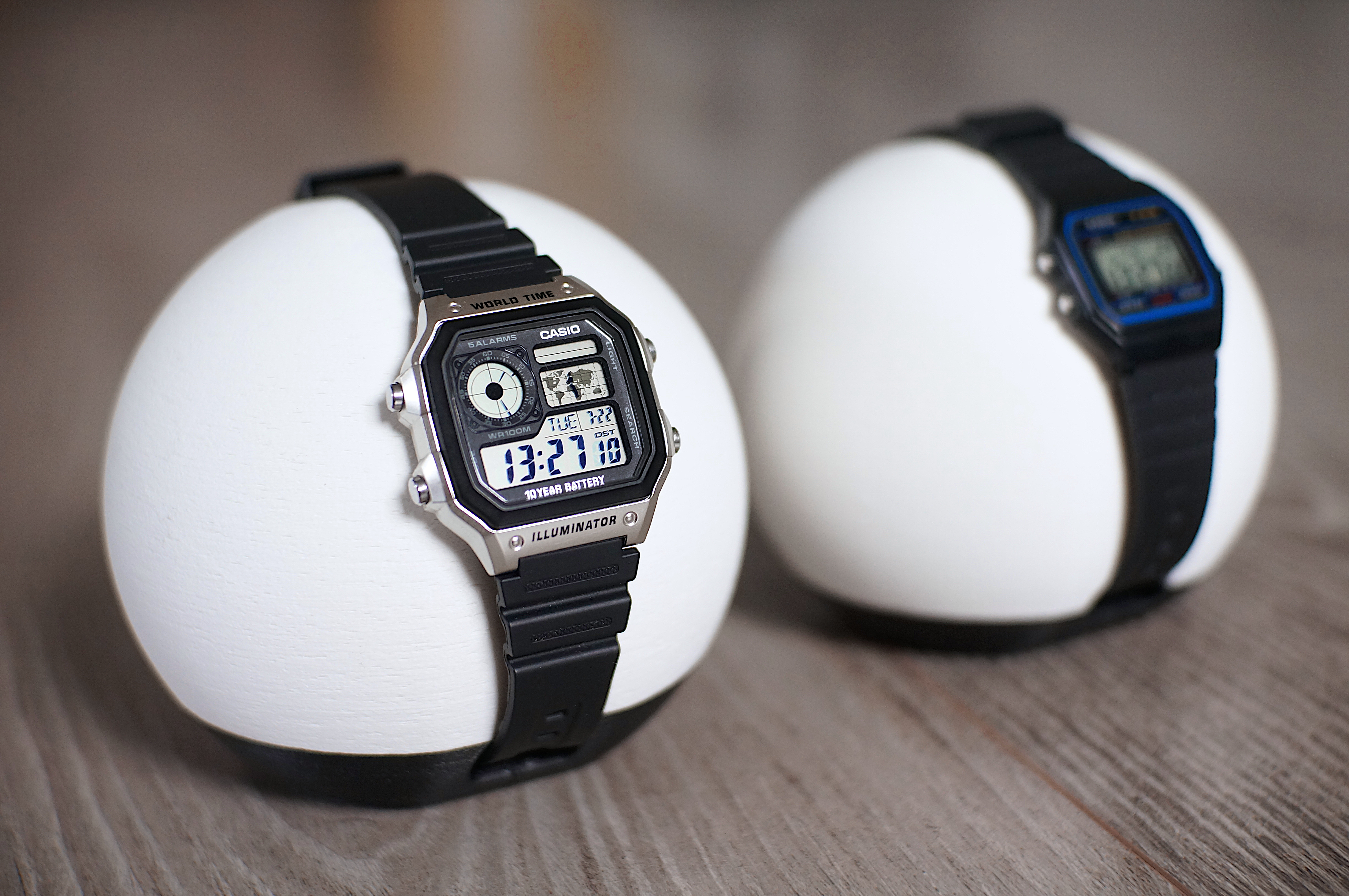 KUGEL - Spheciral Watch Stand