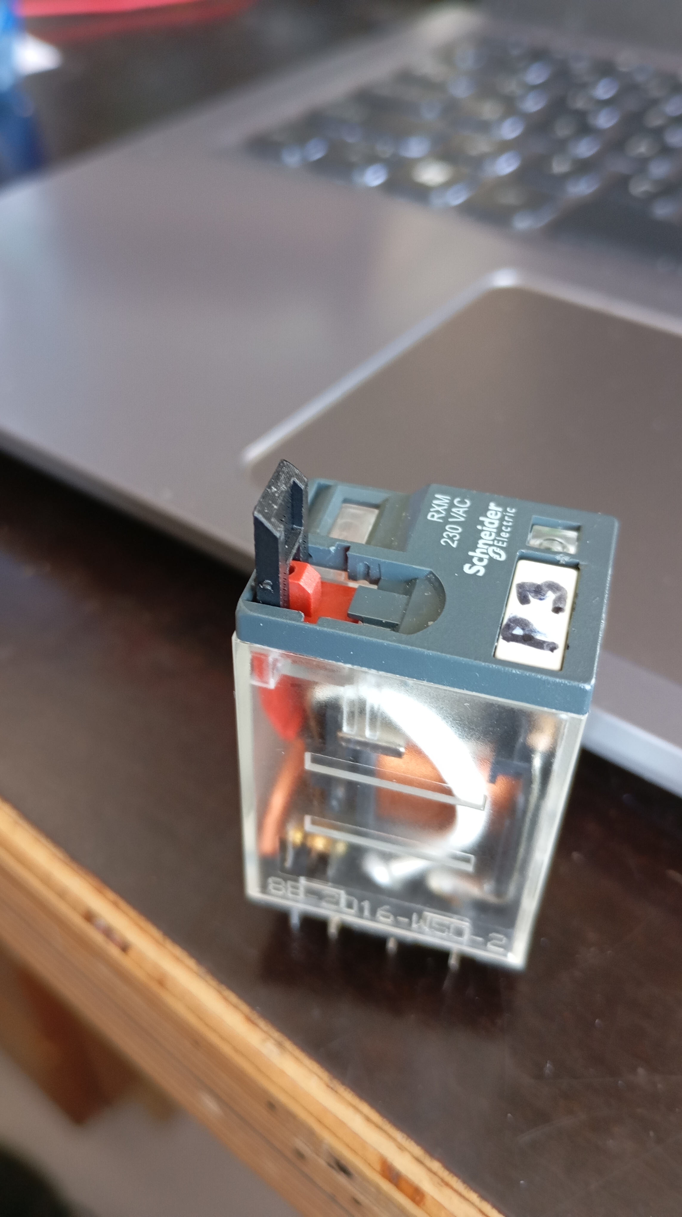 SCHNEIDER relay switch
