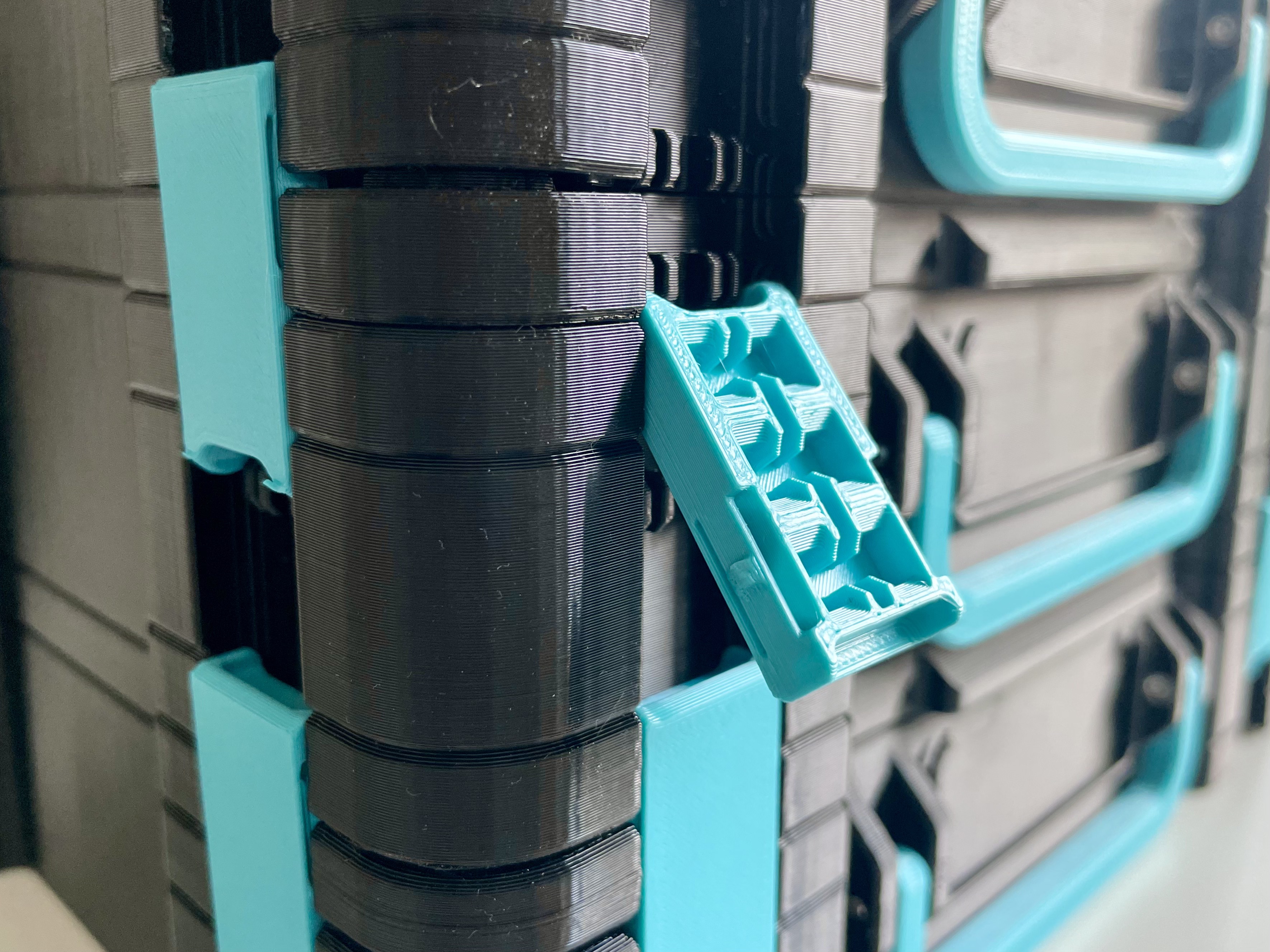 Improved Latch for Gridfinity Storage Box by Pred