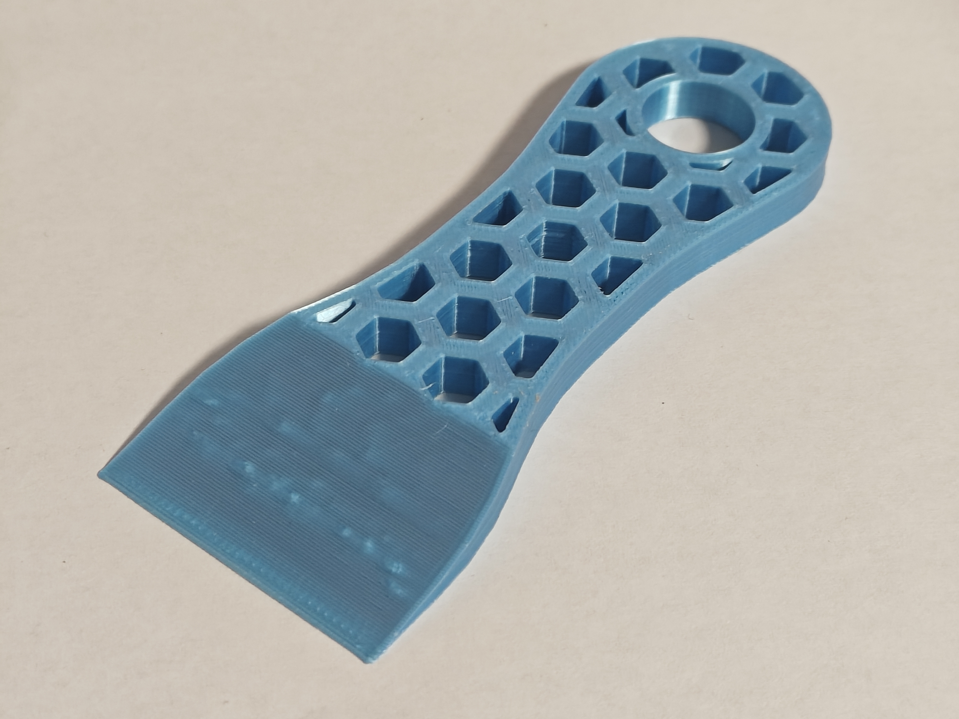 Miniatura 2 do modelo 3D Hex-Pattern Bed Scraper | Print Removal Tool | Hanging Loop
