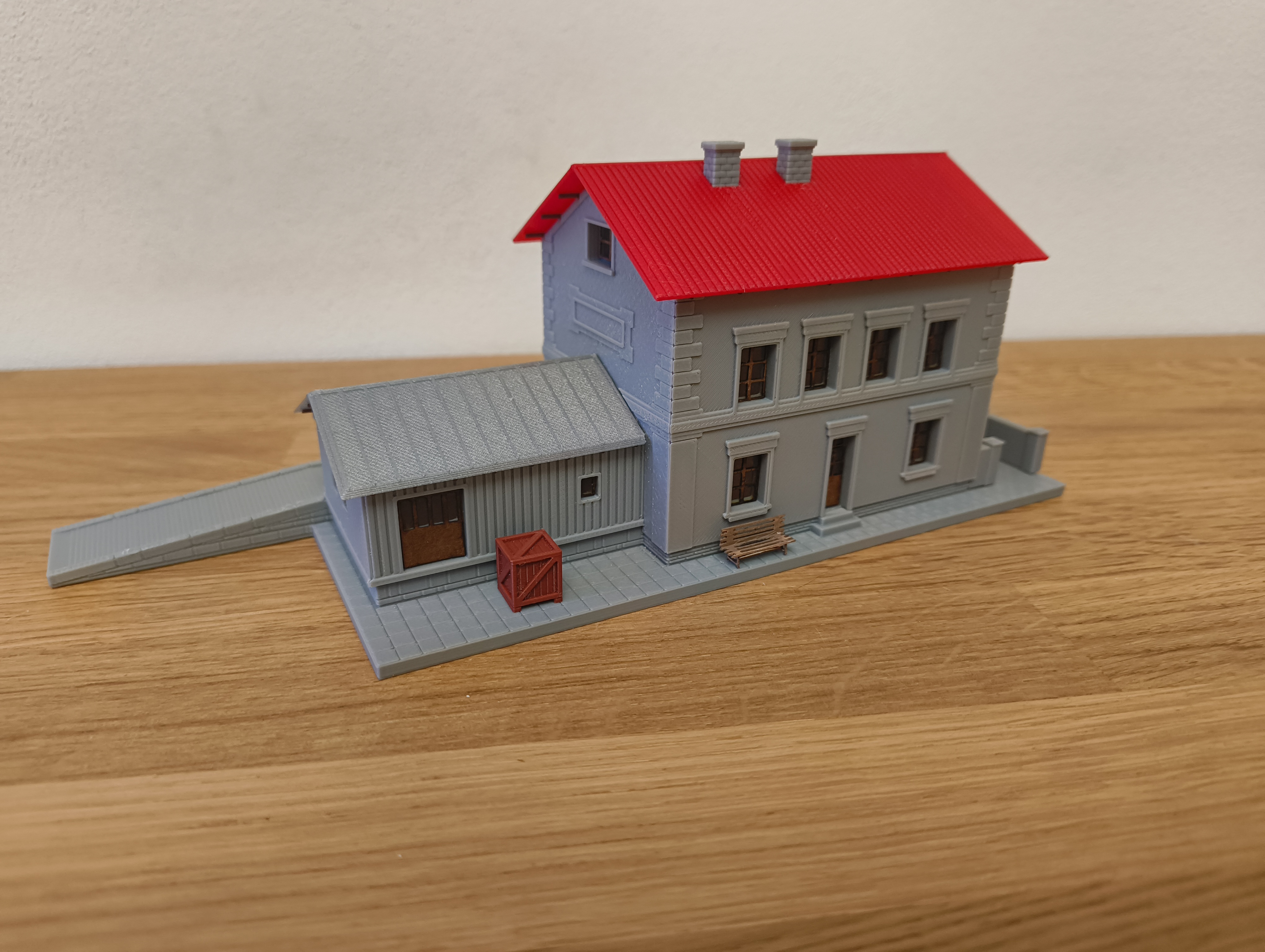 Nádražní stanice s nakládací rampou 1:120 (kolejiště TT)/railway station — miniatura 2