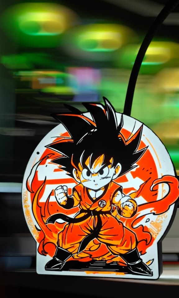 Goku Chibi – Diseño 3D con fondo circular estilo Kame