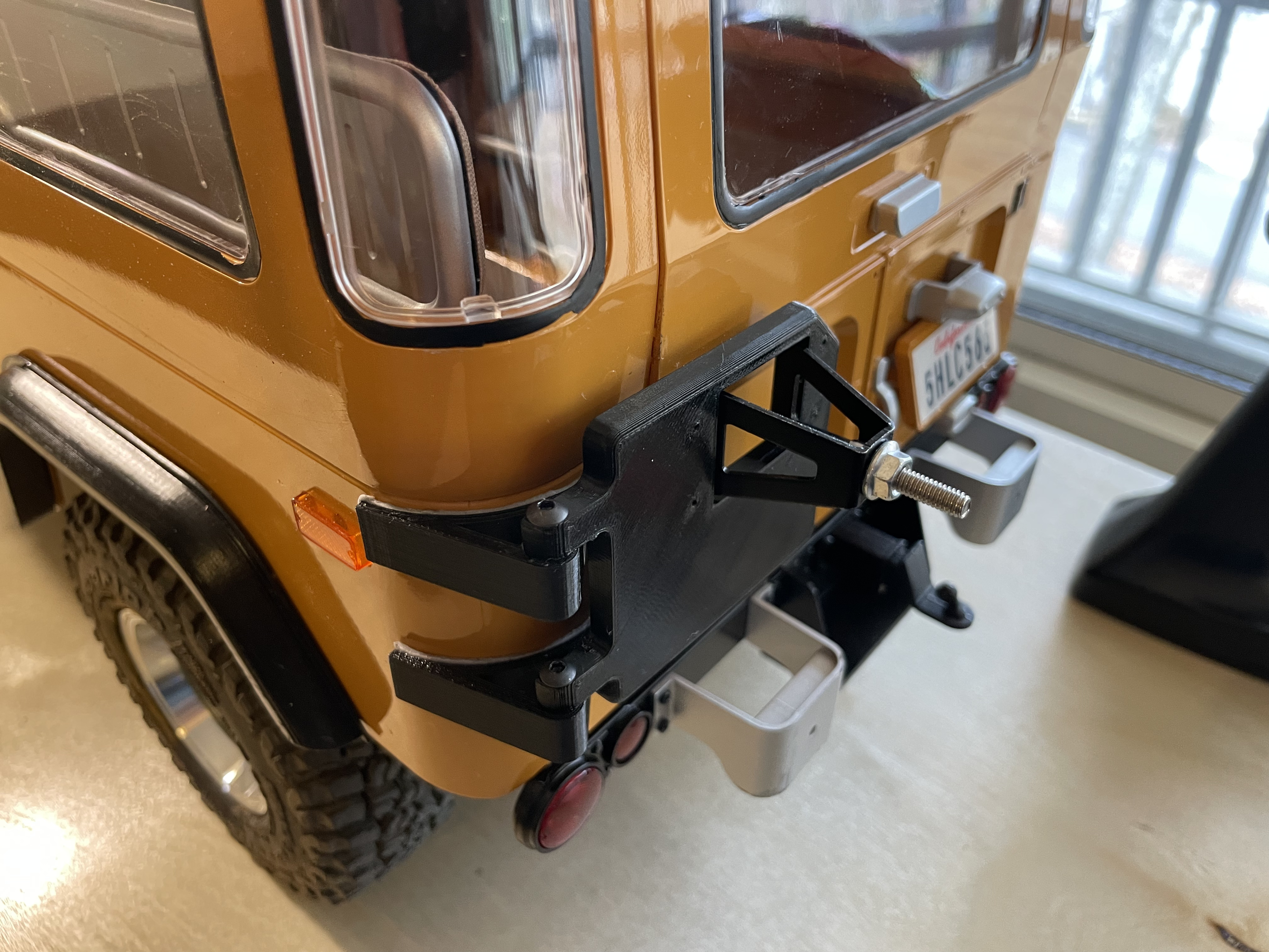 FMS FJ40 Spare Swingout Tire Carrier