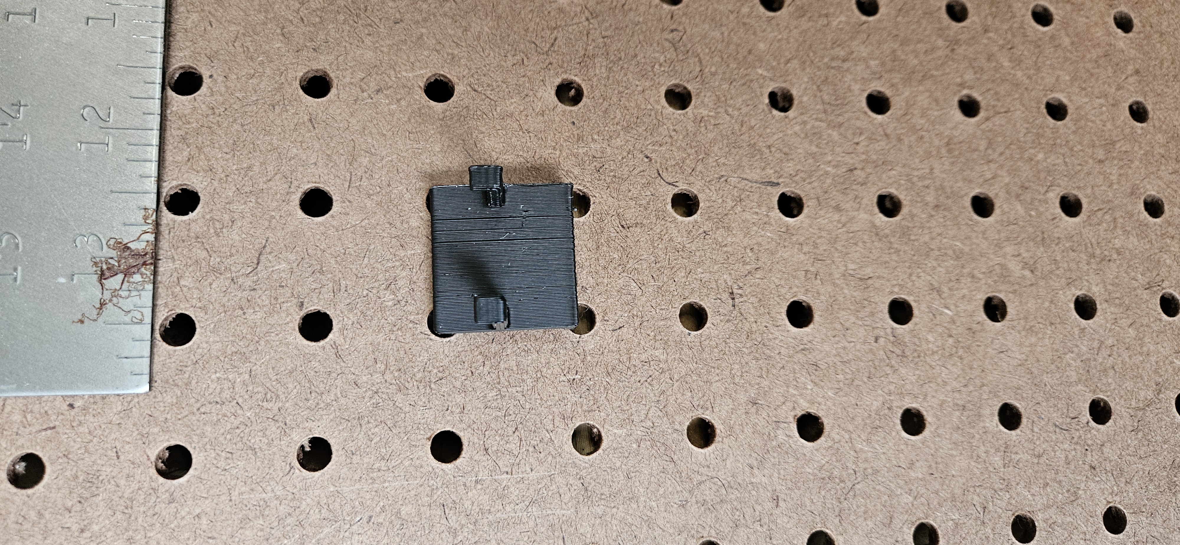 Miniatura 2 do modelo 3D Pegboard Combination Square Holder