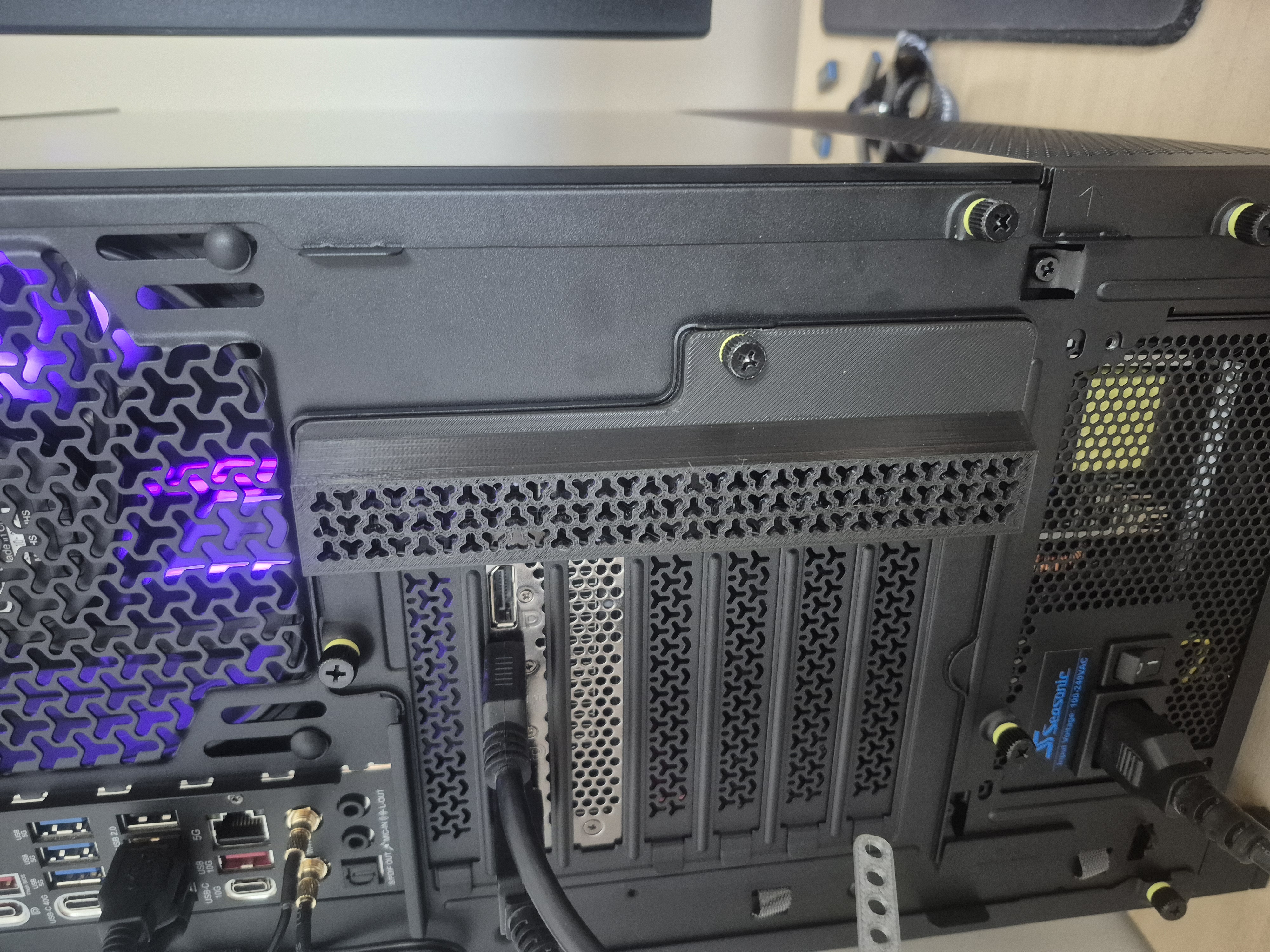Corsair Frame 4000D PCI/PCIE cover