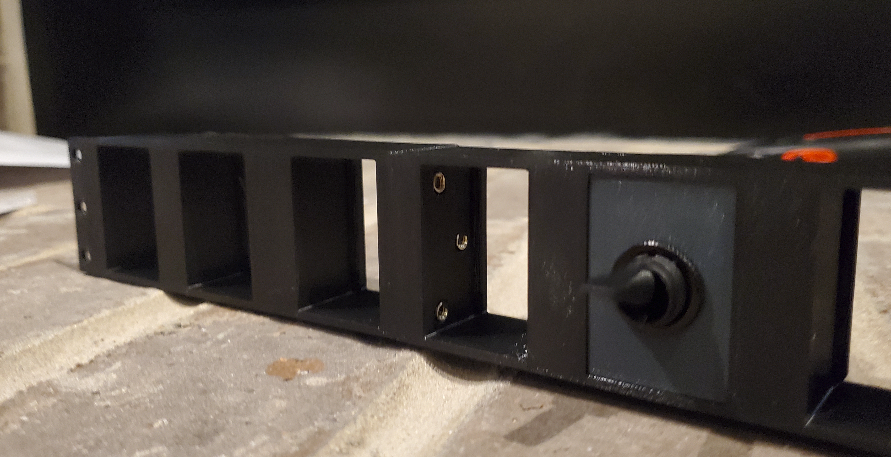 Miniatura 3 do modelo 3D Rack mounted toggle switch case