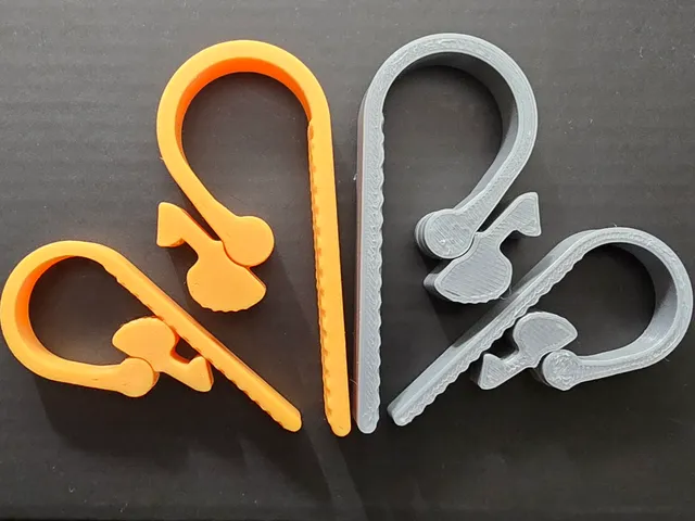 Trash bag clip (with simple pressure clamp)