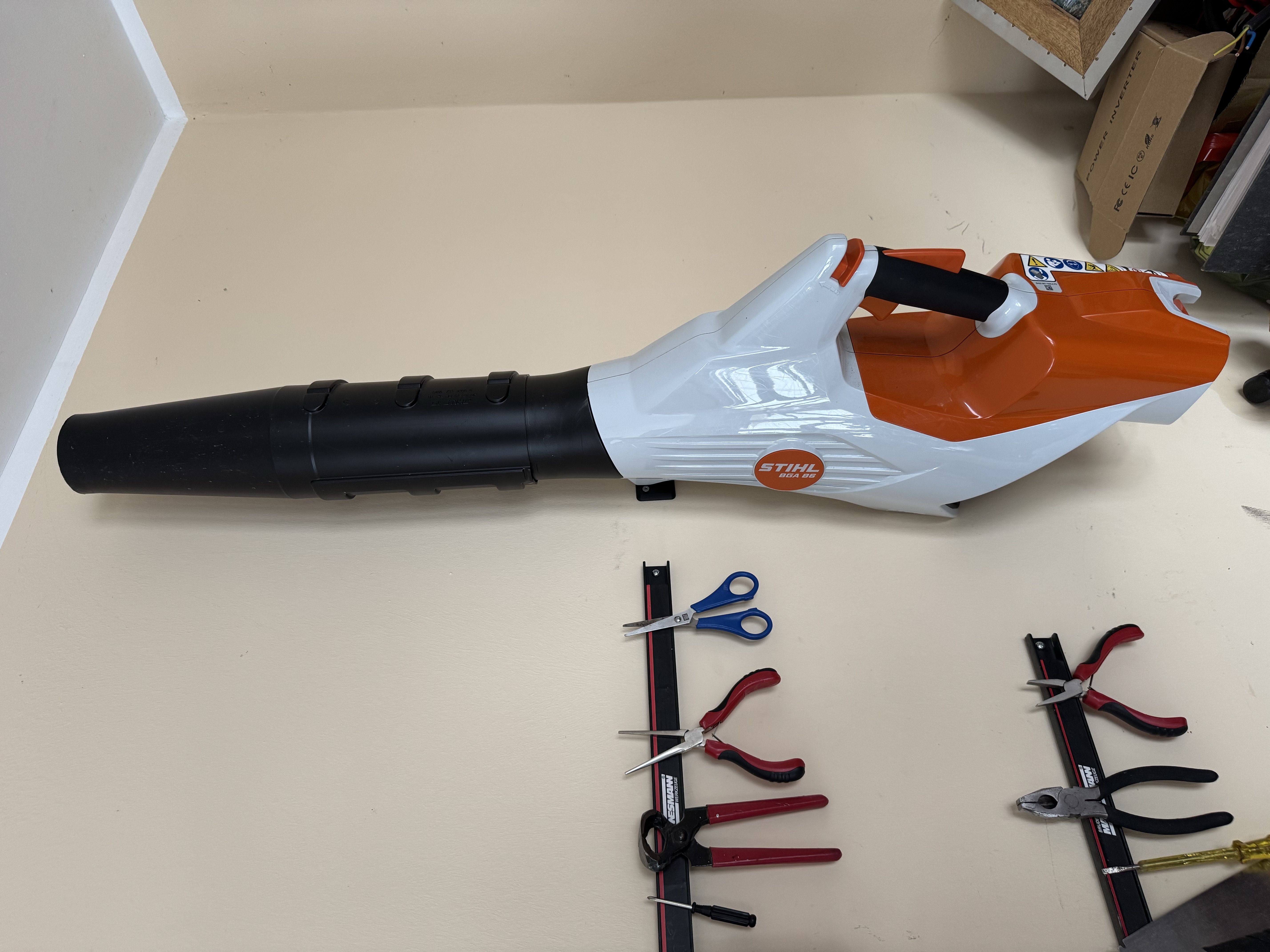 Wandhaken für Stihl BGA 86 Akku-Laubbläser