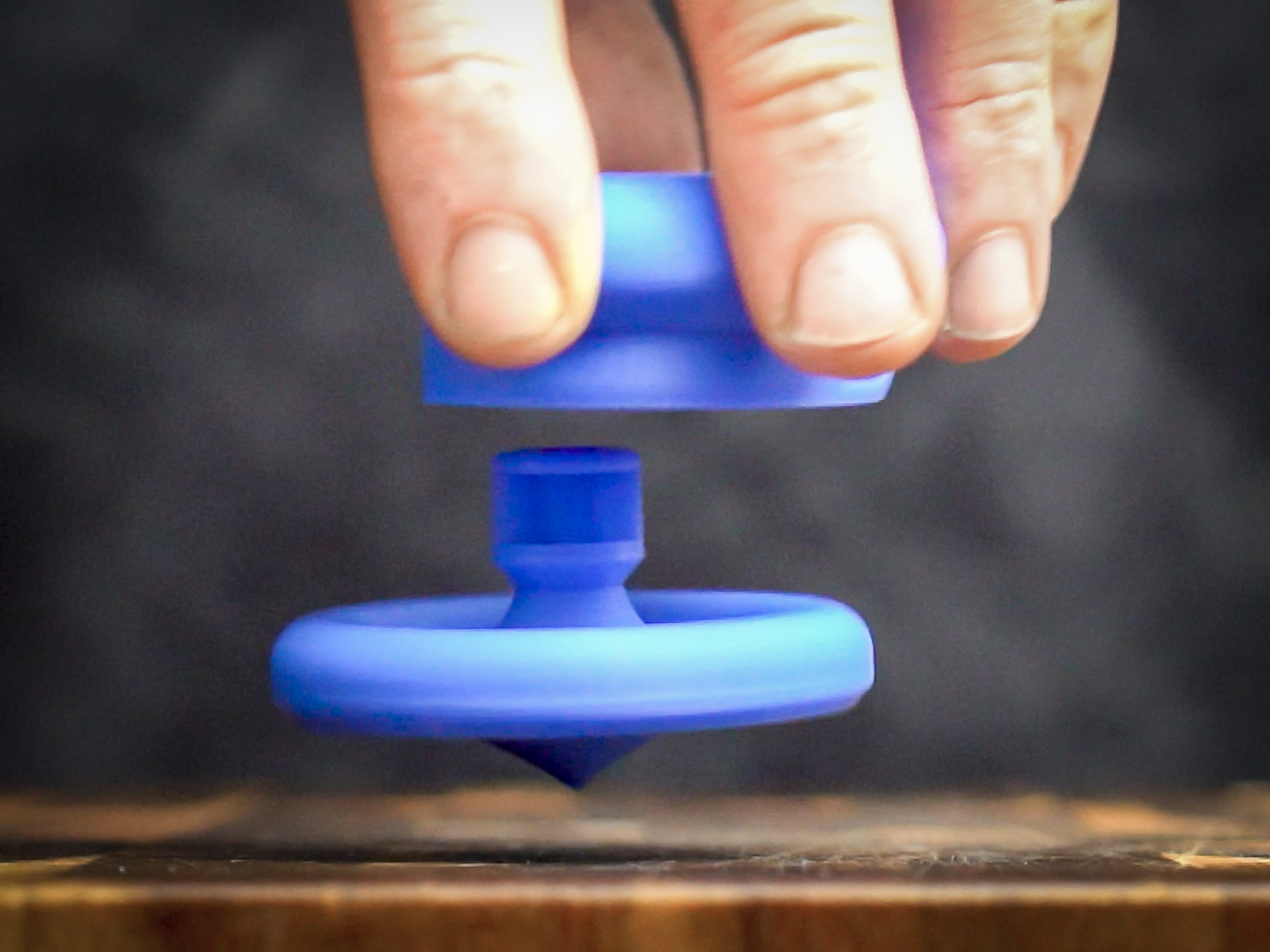 Pull Start Spinning Top Launcher