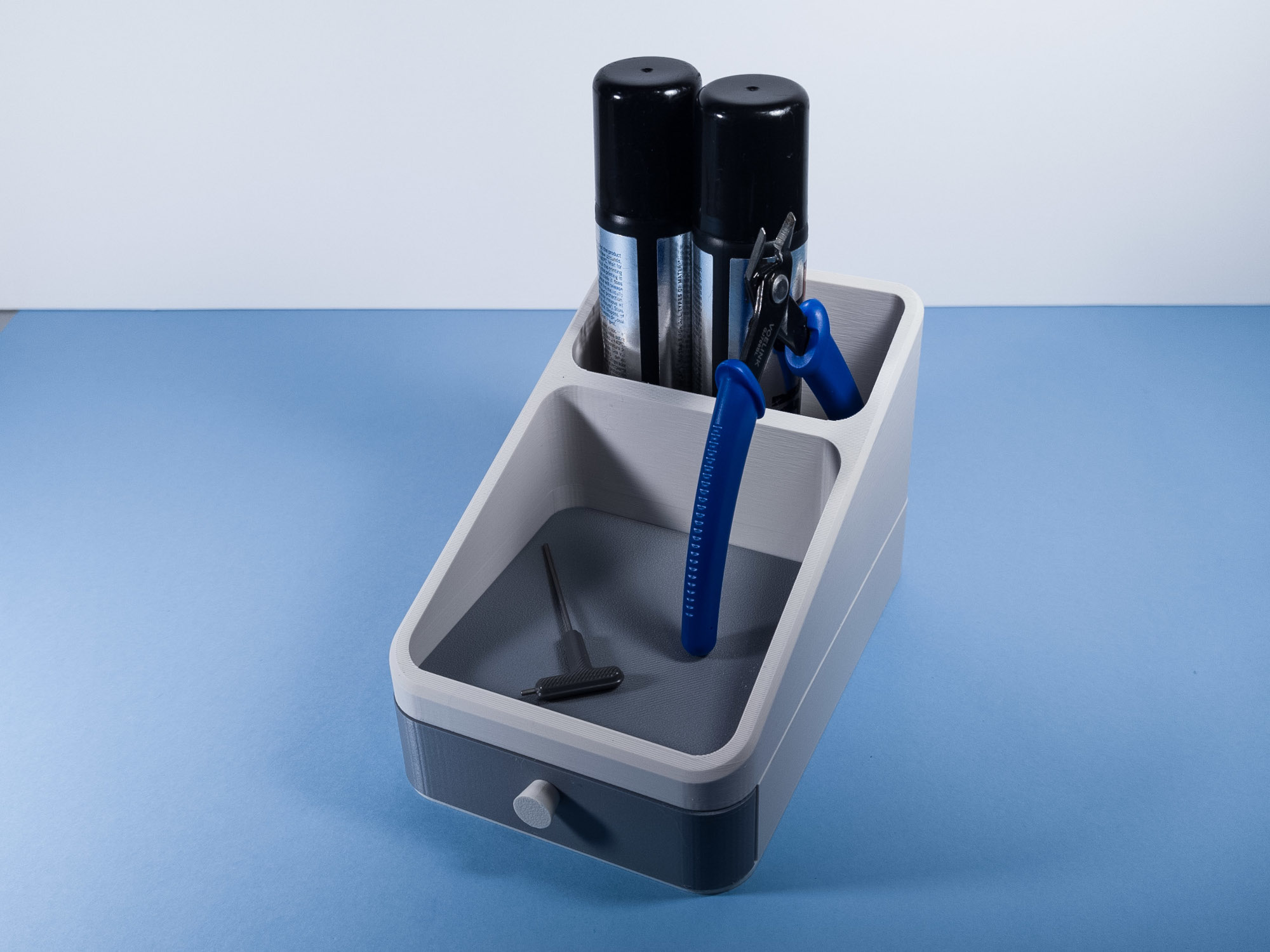 Customizable tray to space up your workspace