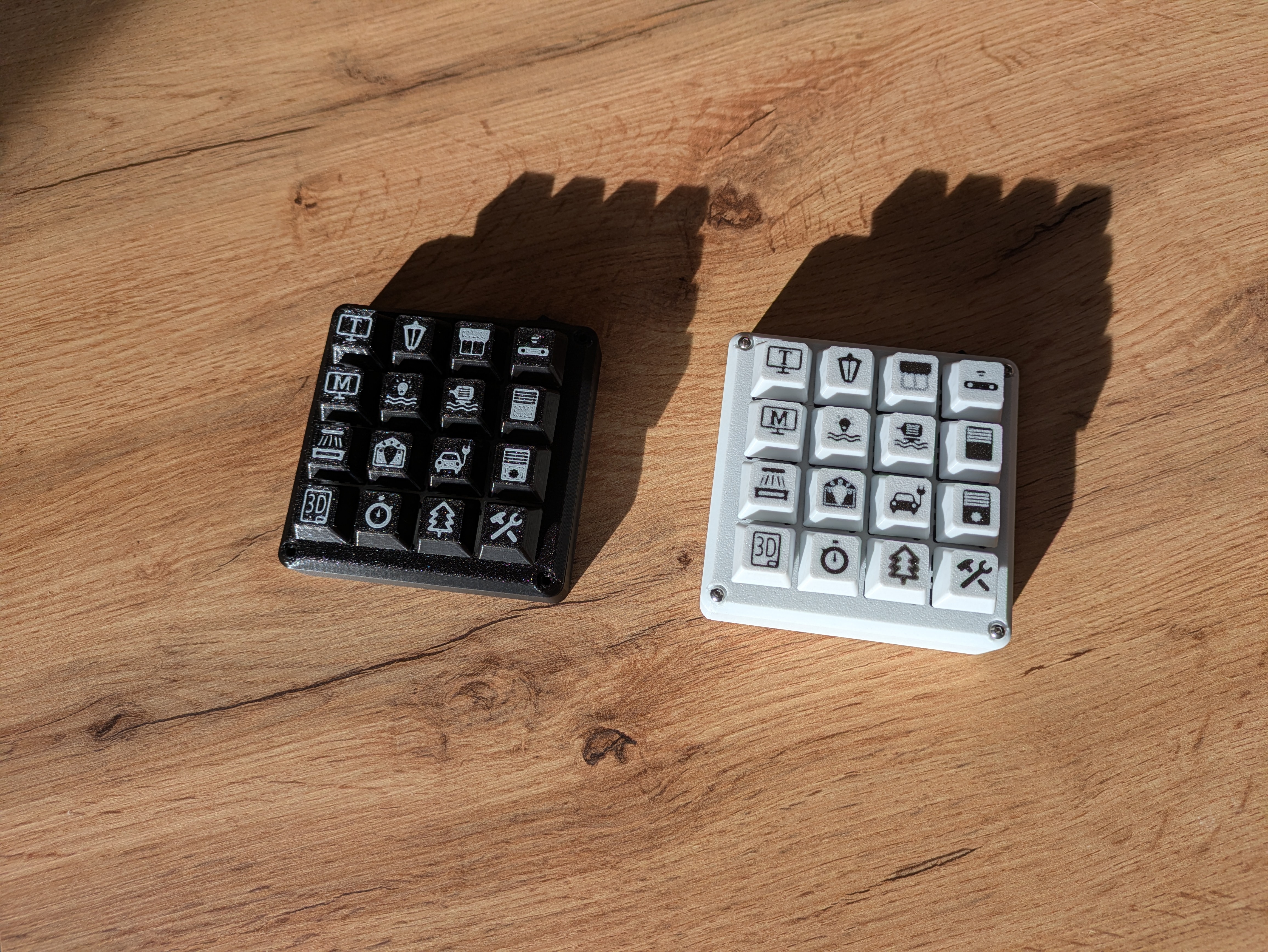 Zigbee Macropad 16 Buttons ESP32C6 — miniatura 2