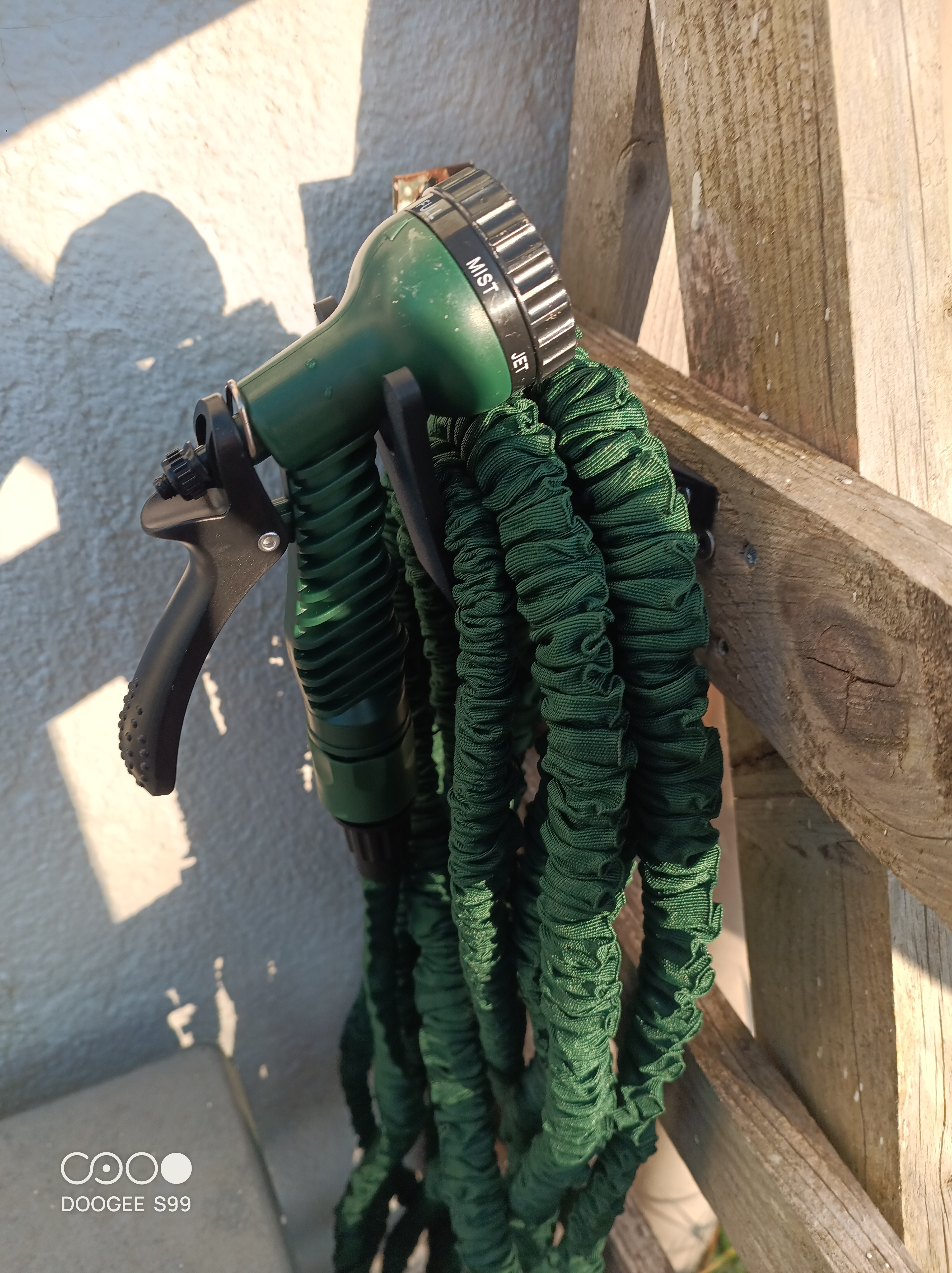 water pipe holder / support tuyau d'eau