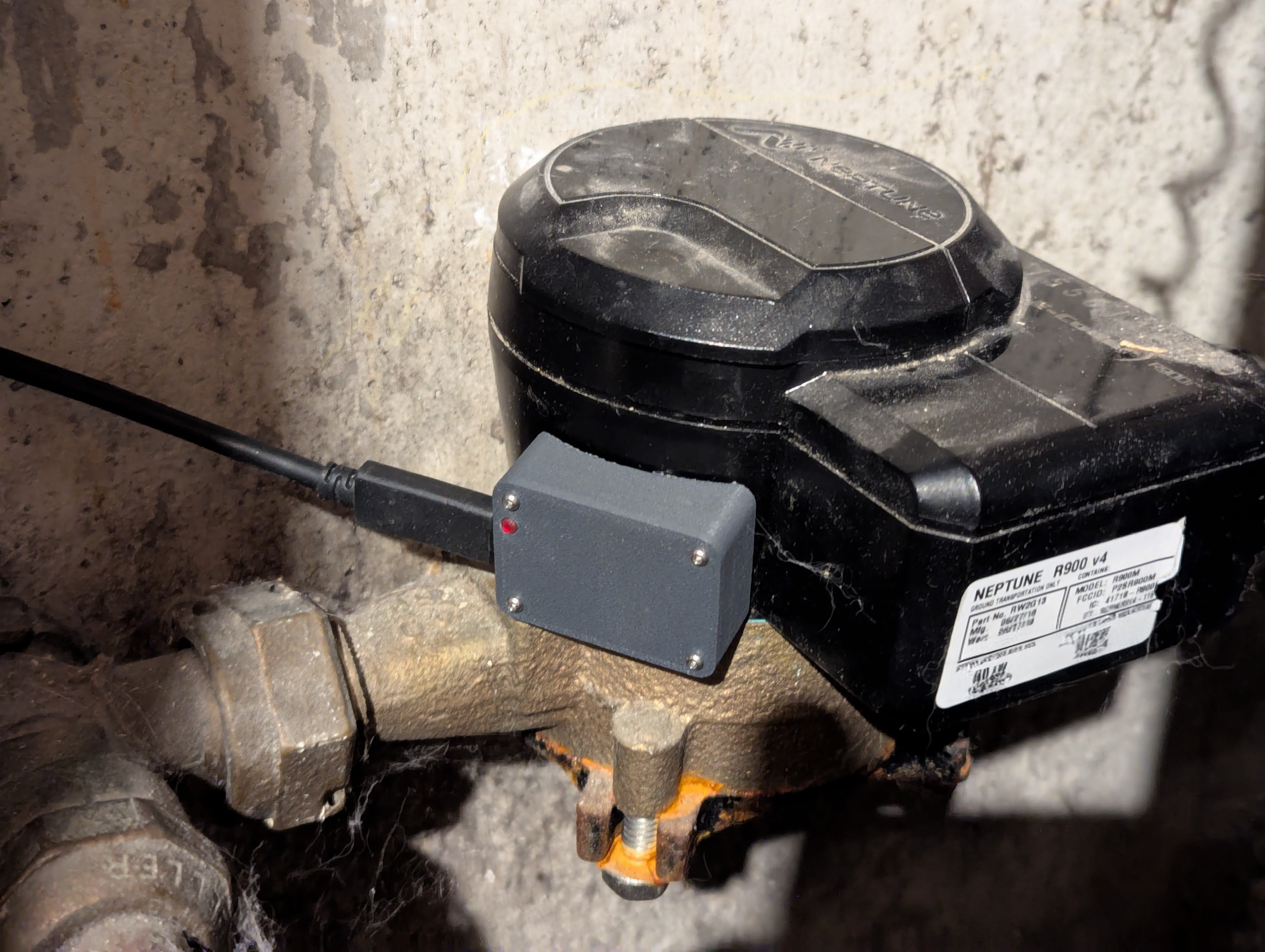 ESPHome magnetic water meter enclosure - for Neptune T-10 R900i E-Coder meter