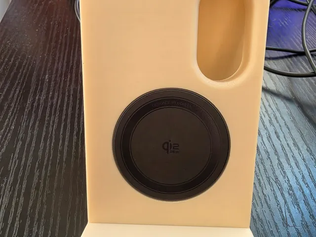 Samsung Galaxy Z Fold 8 Ugreen Wireless Charging Dock