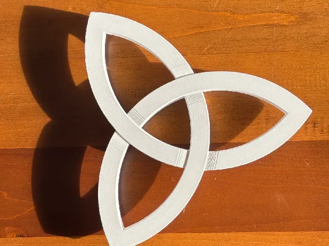 Triquetra trellis