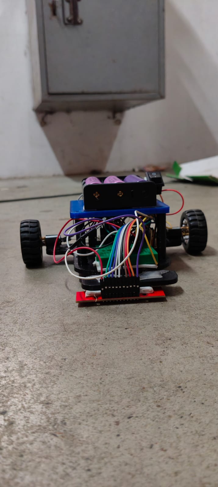 Line follower bot — miniatura 2