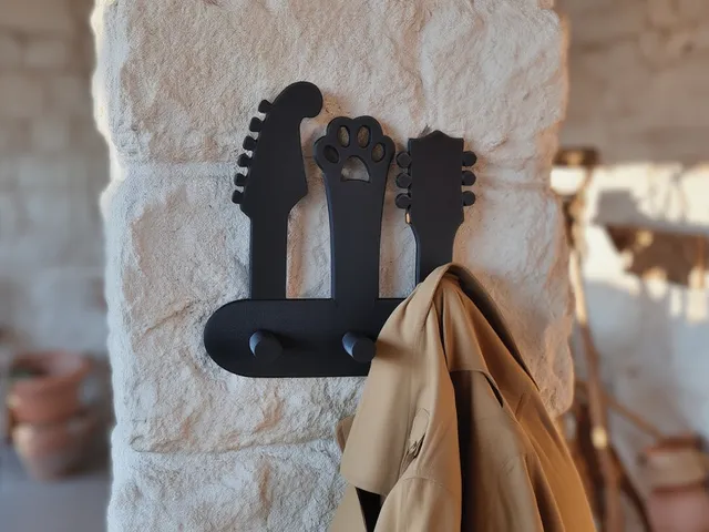 “Rock & Paw” Wall Hanger