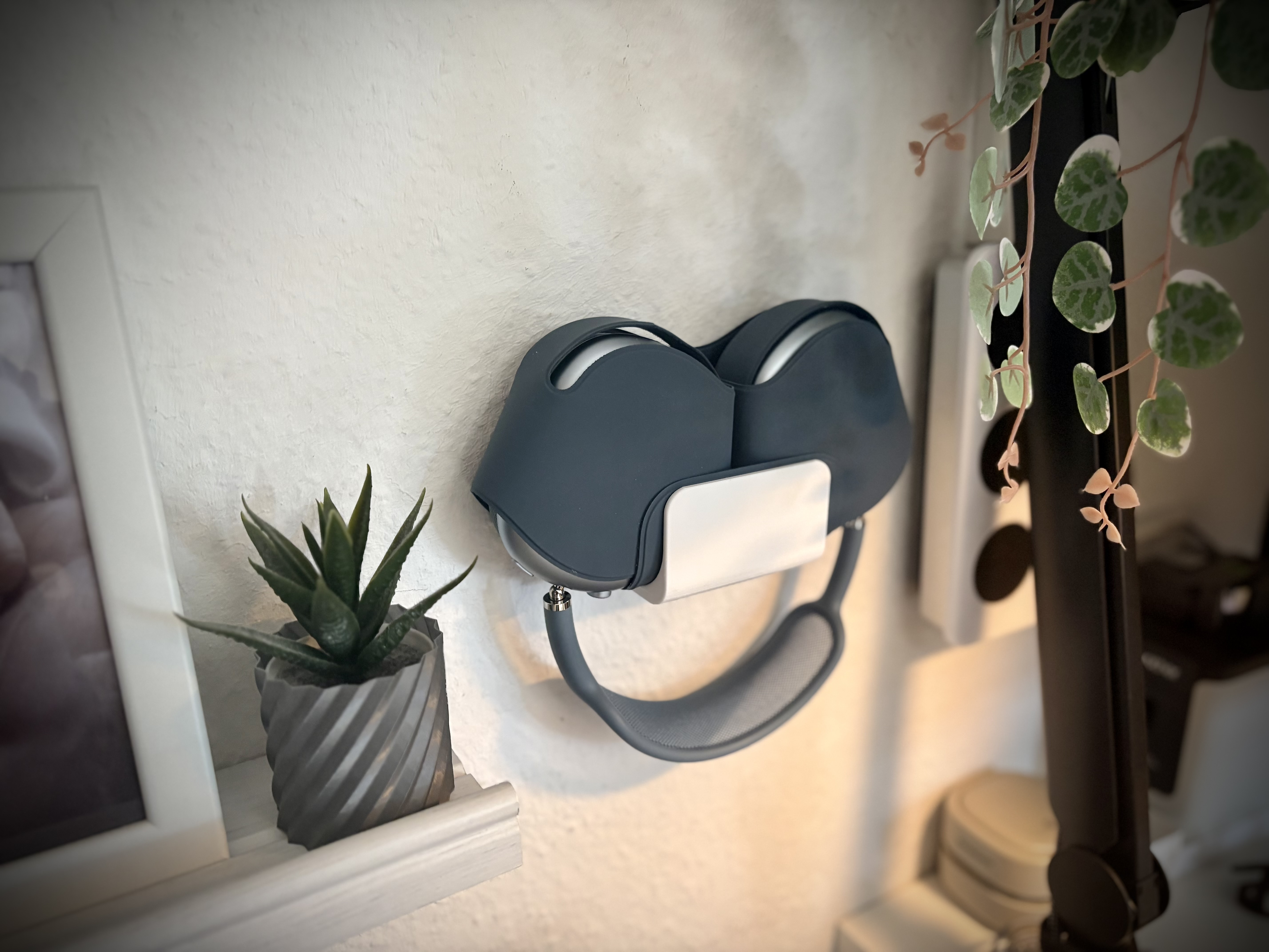 Airpods Max upside-down Wall Holder