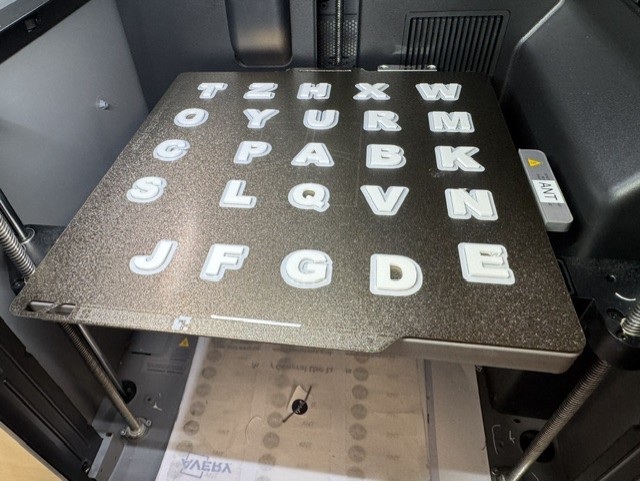 DMaF Exercise: Orienting and Splitting Letters and Numbers from a Single Mesh