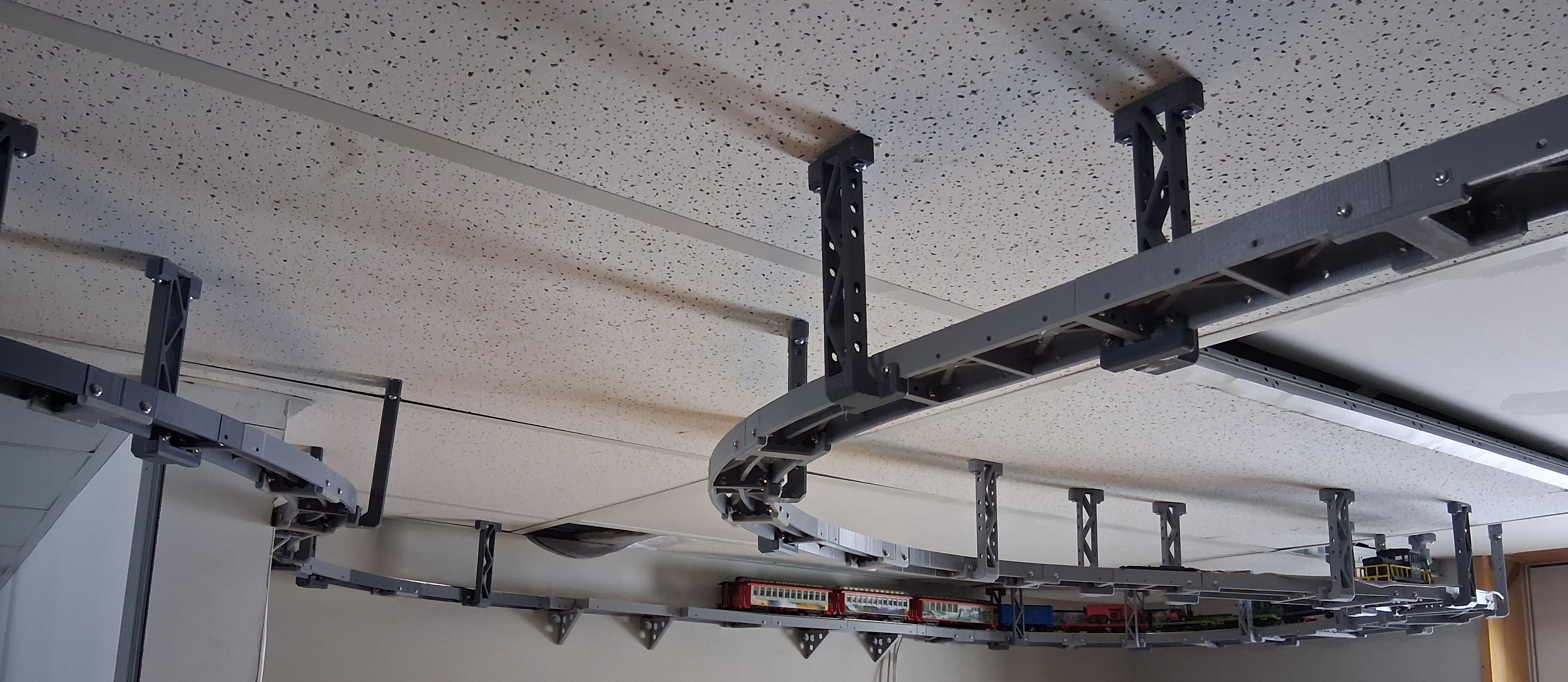 HO / On30 scale Single Track Wall or Supended Ceiling Model Train Deck System