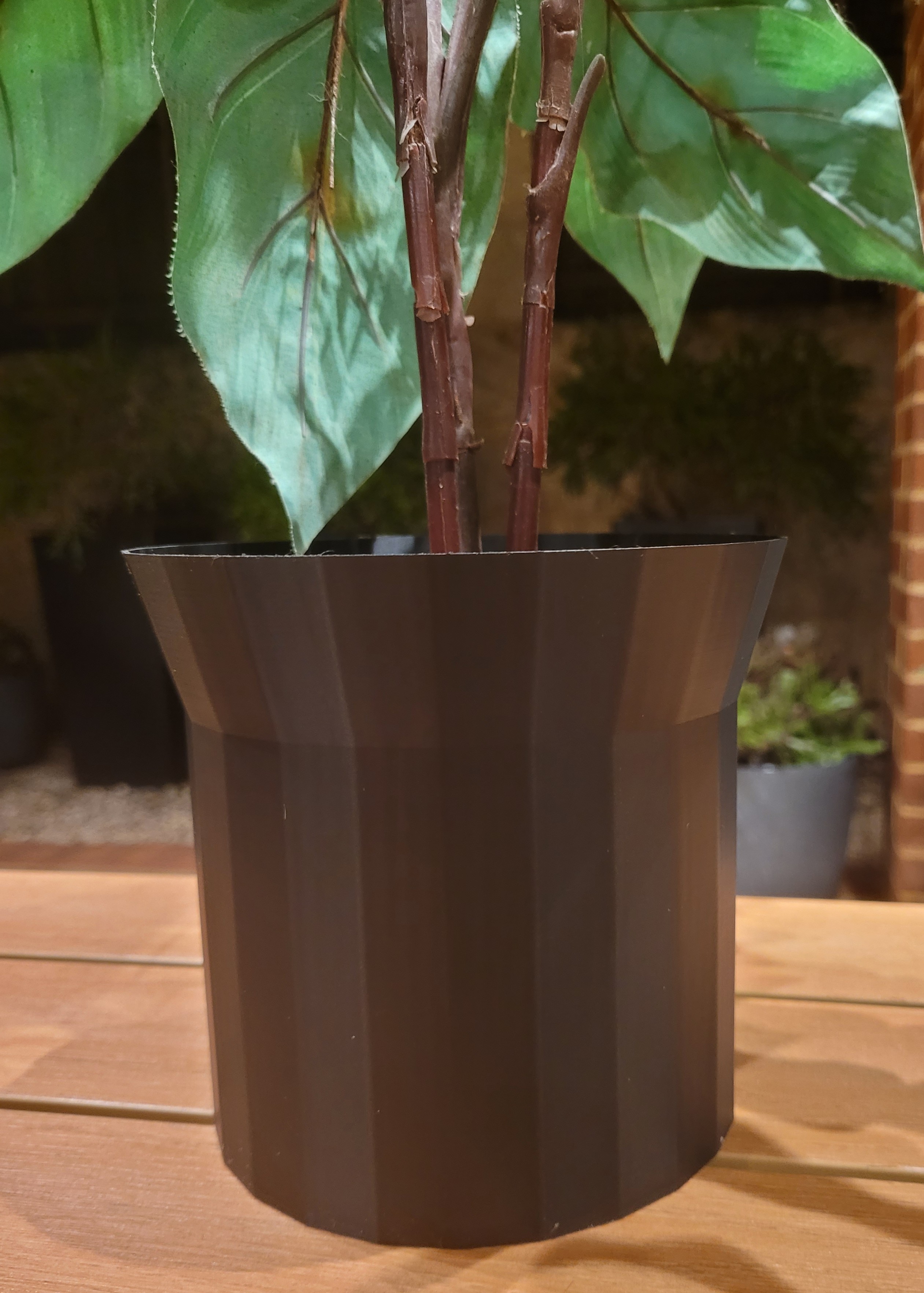 Basic flared plant pot