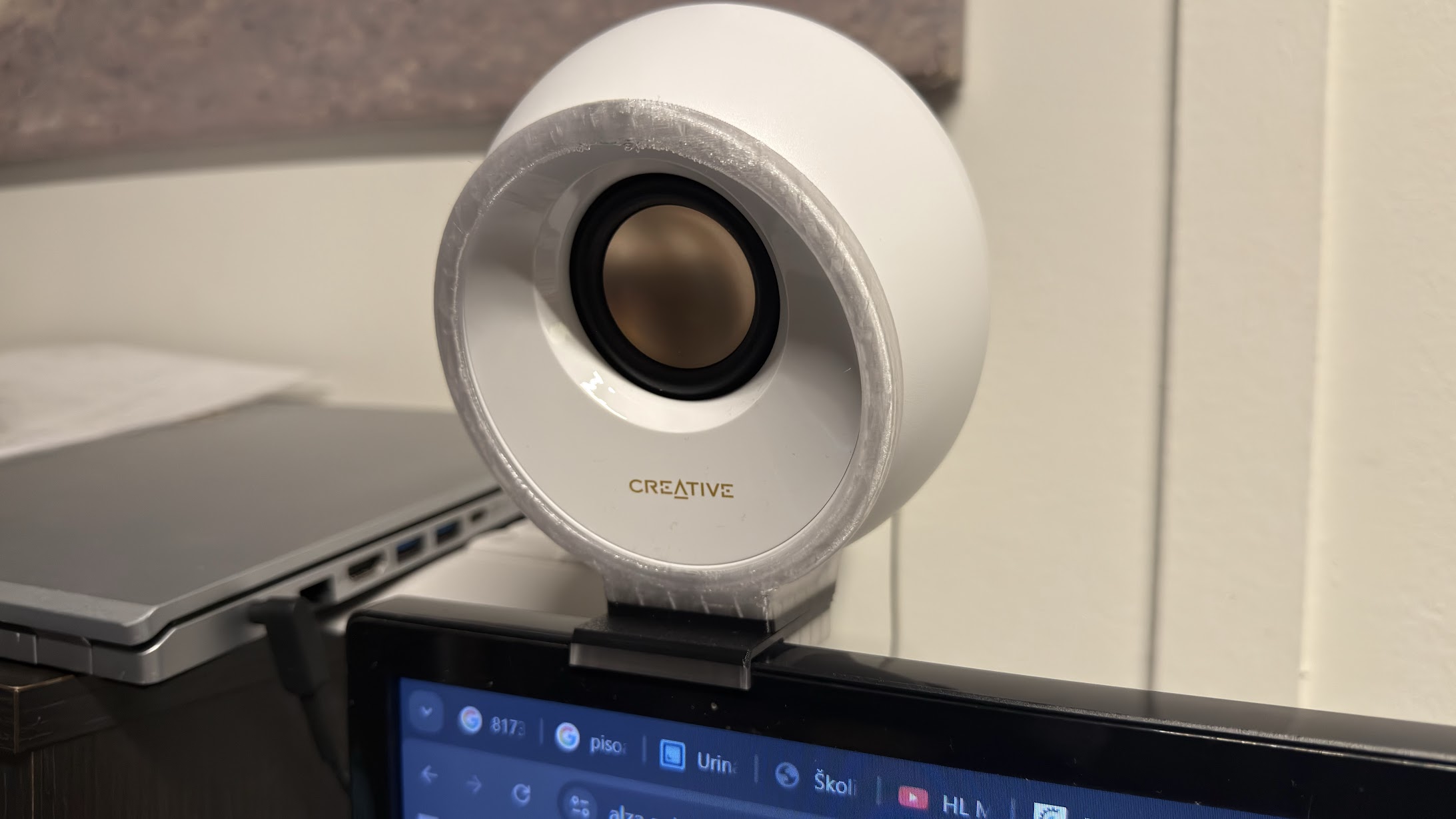 Creative Pebble monitor mount