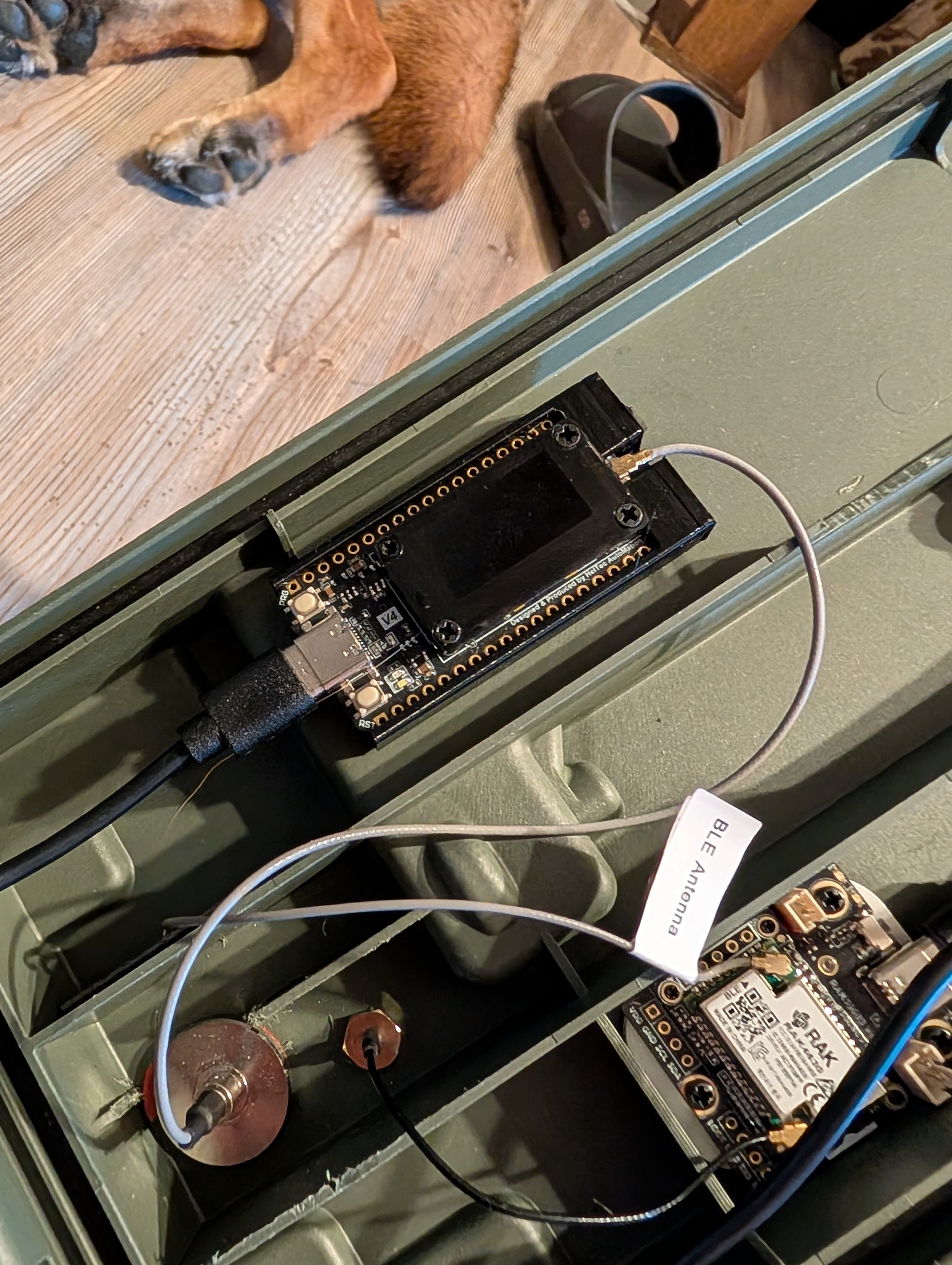 Meshtastic/Meshcore Heltec v4 holder