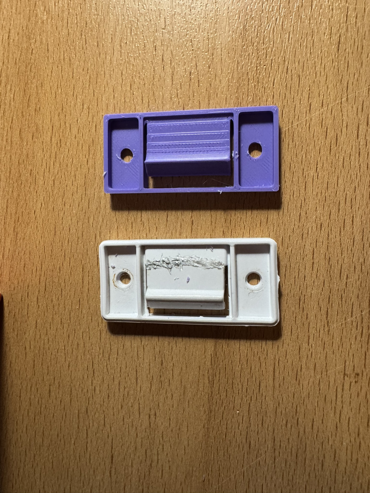 Freezer door latch in a Beko refrigerator