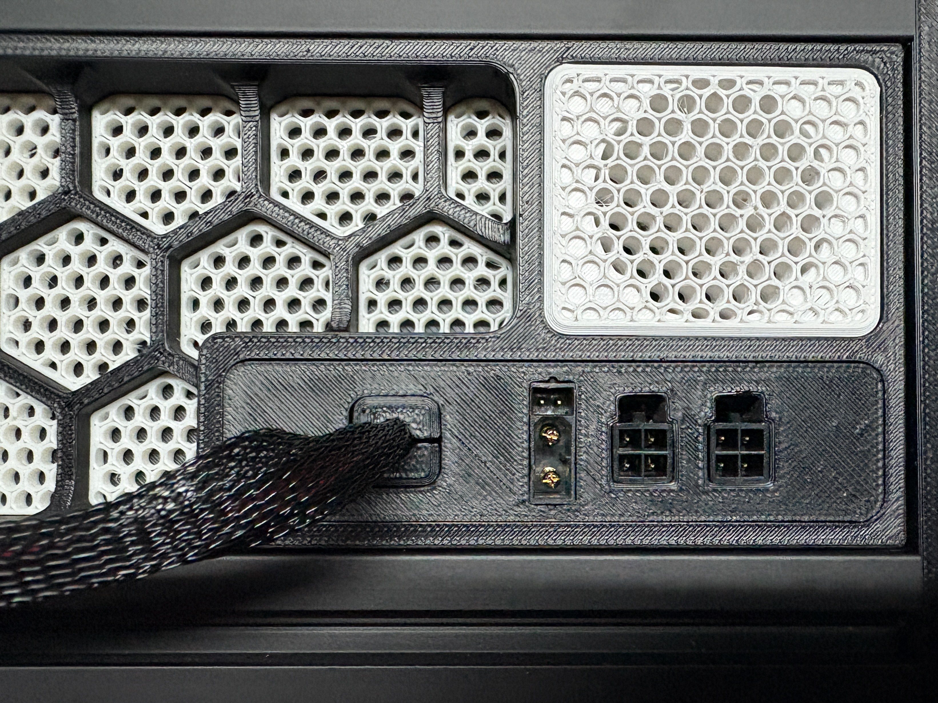 XT30(2+2) and two Microfit 3.0 2x2 Insert Outlet Option Plate for BoxTurtle Skirt