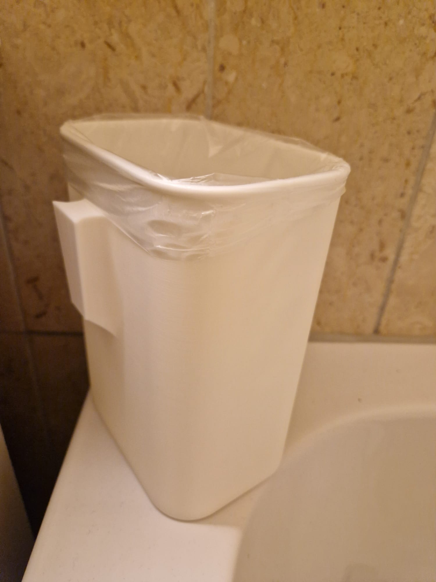 Simple detachable bin