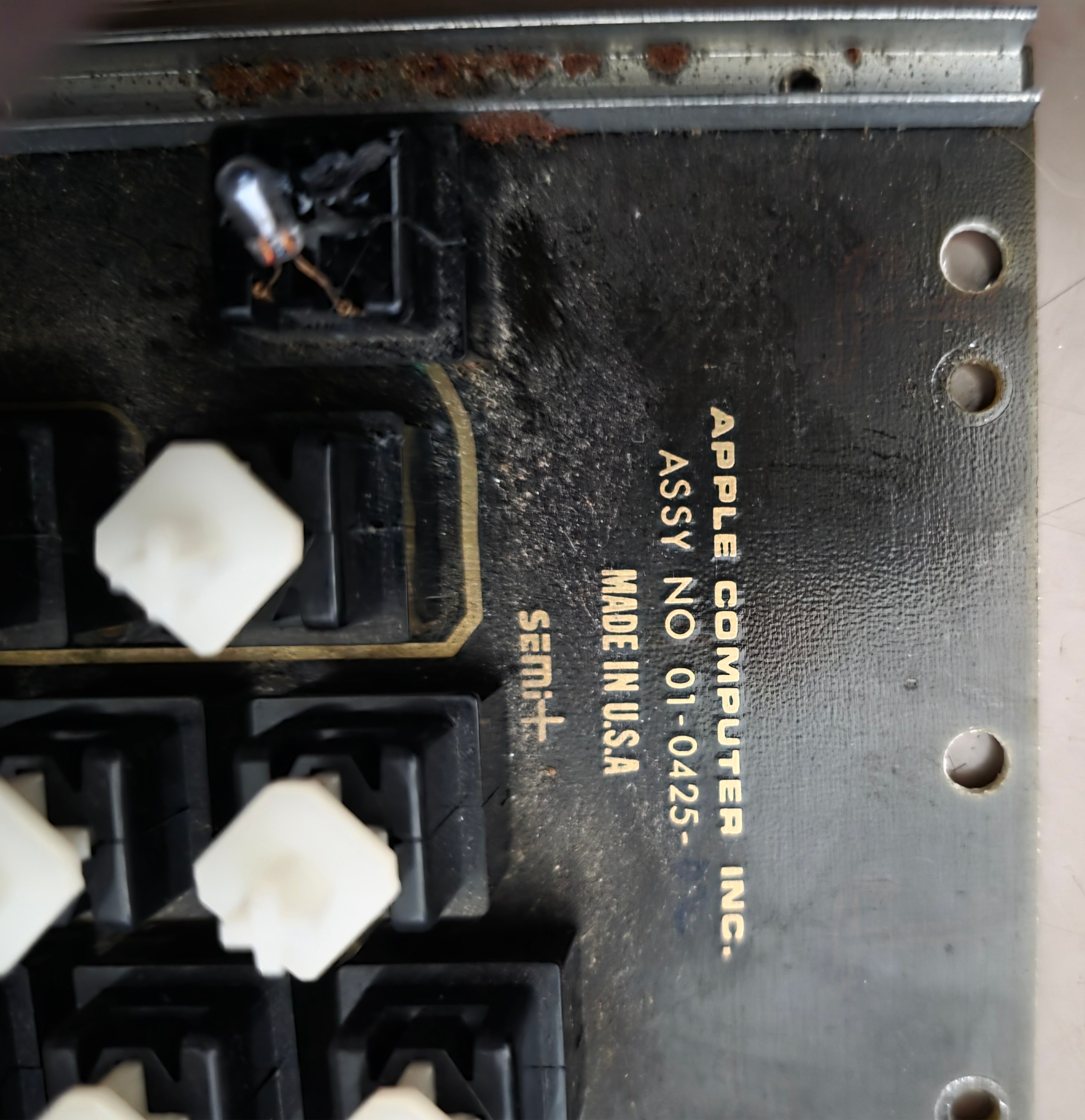 Apple II+ Power light lens for Datanetics 2nd version keyboard MM5740 Assy 01-0425 — miniatura 6