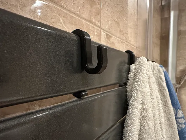 Snap-on Hook for Flat Bathroom Ladder Radiator
