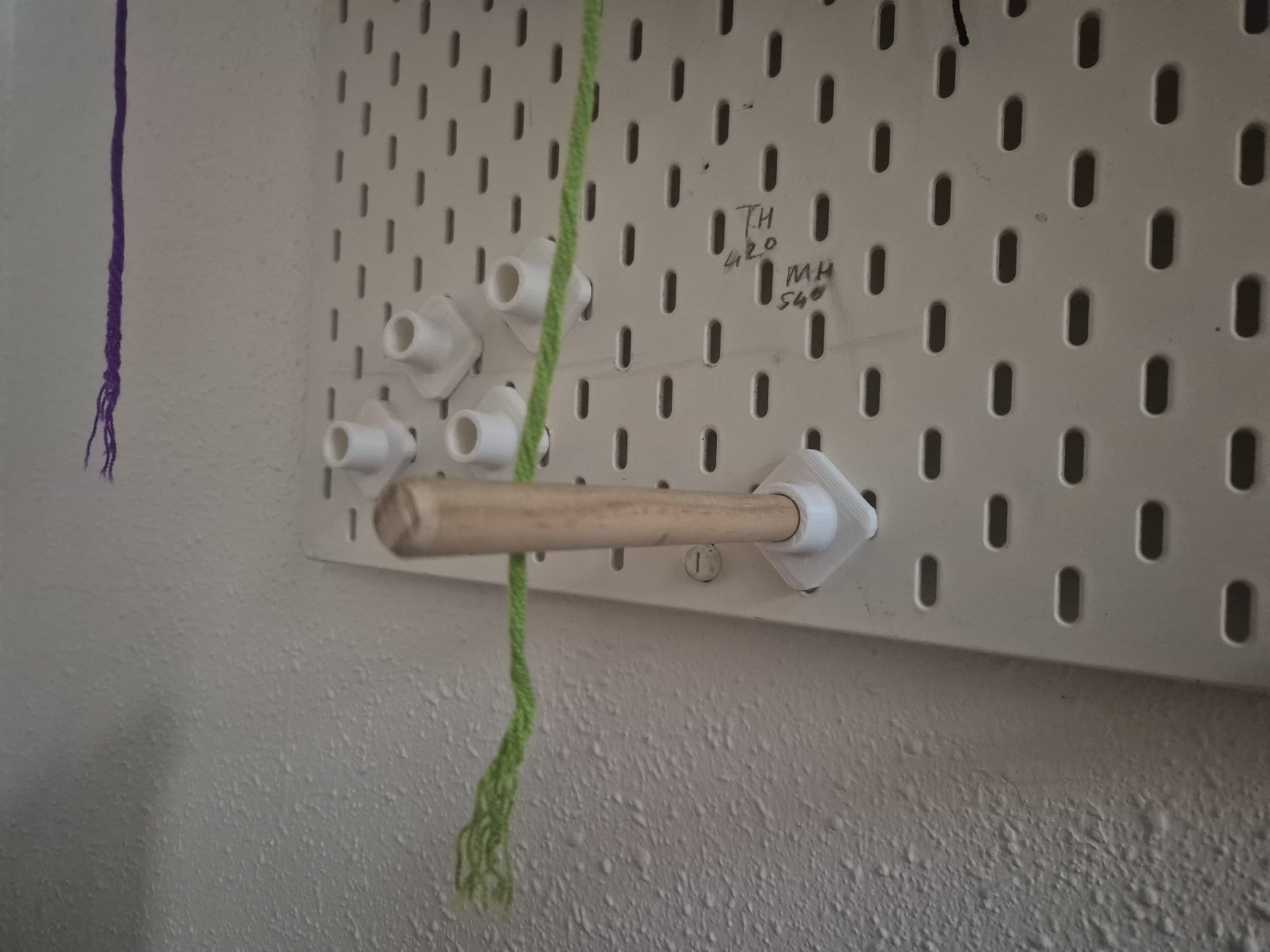 Skadis Wool Holder for Tufting