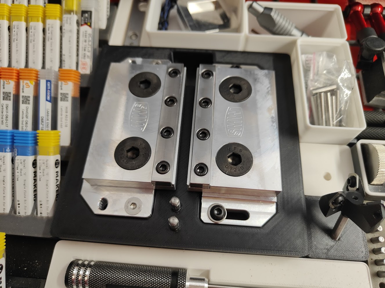 Gridfinity bin for the SMW Hobby Mod Vise (Gen. 3)