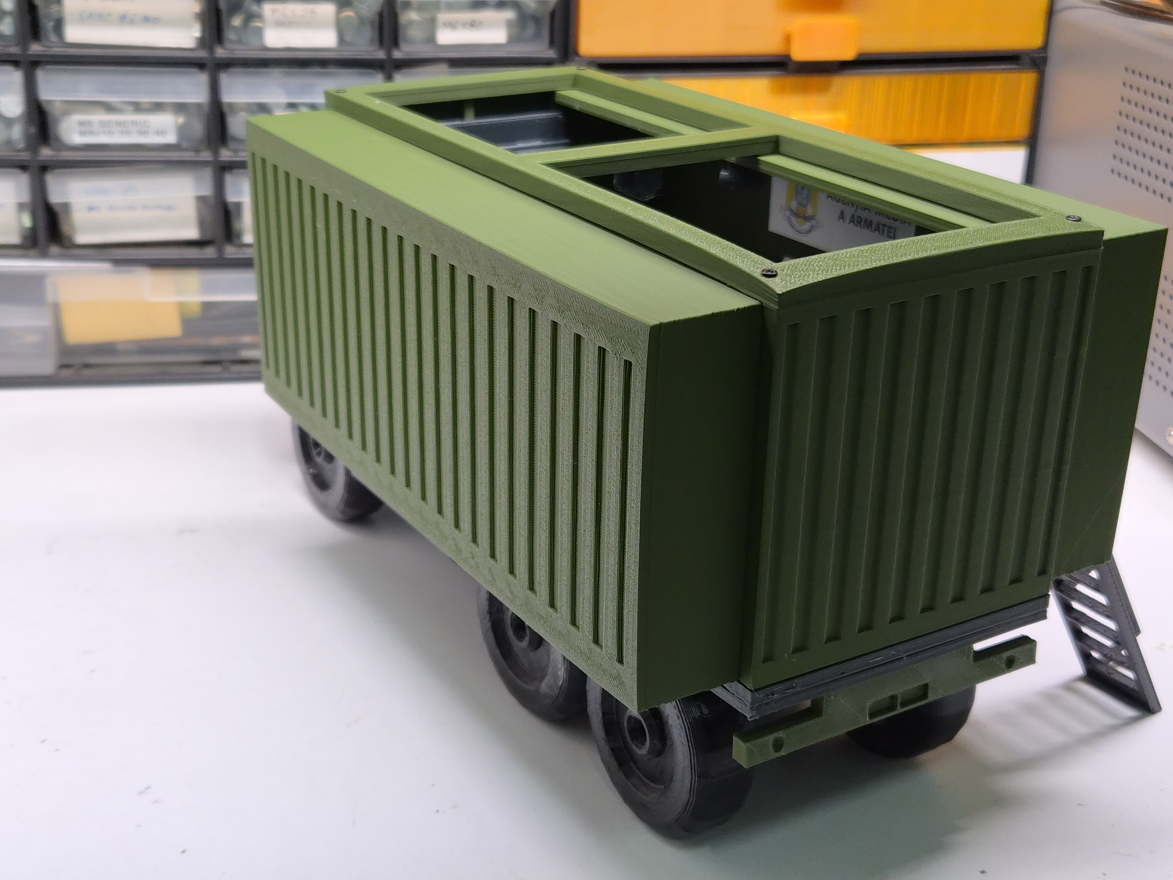 Heavy Tactical Truck with Multimedia Container ISO 20 — miniatura 16