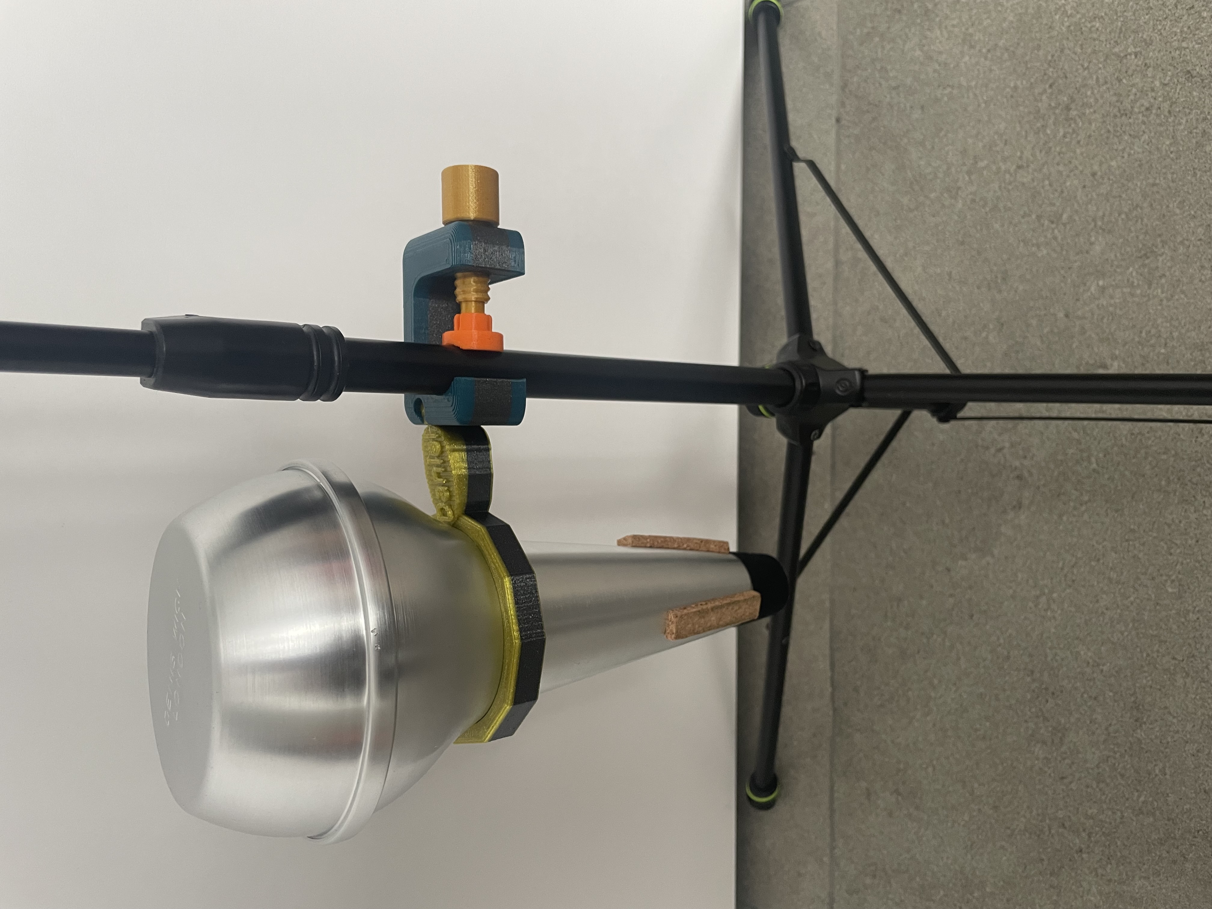 Dämpfer-Halterung / Mute Holder