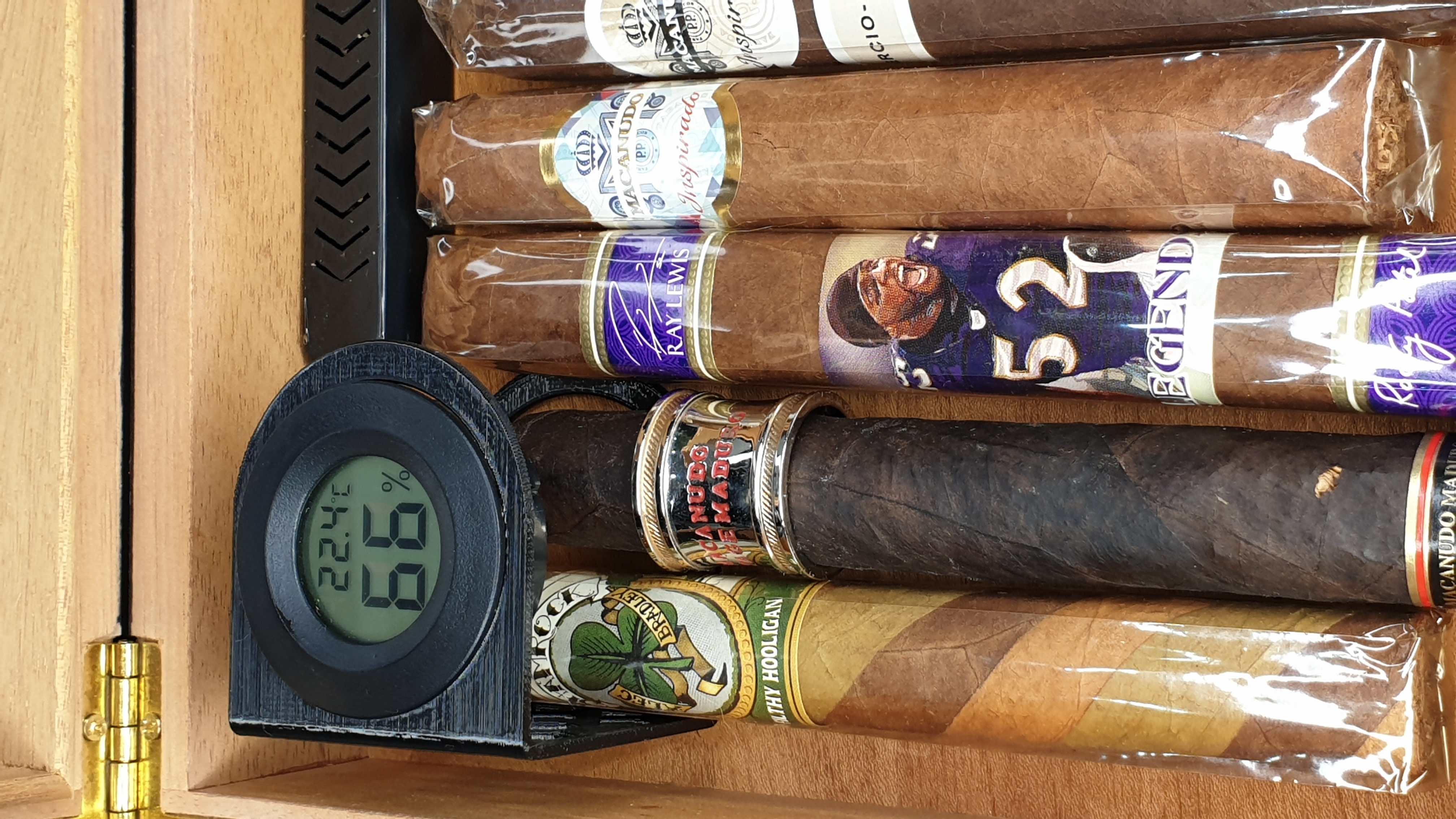 Hygrometer stand for small humidor