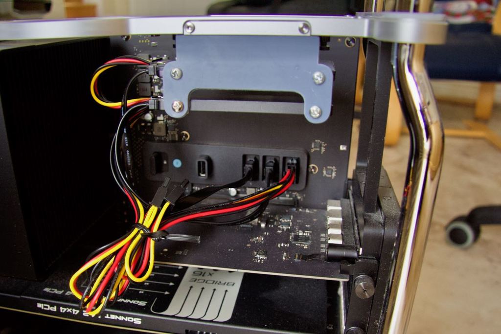 Miniatura 4 do modelo 3D MacrPro 2019 SSD Bracket